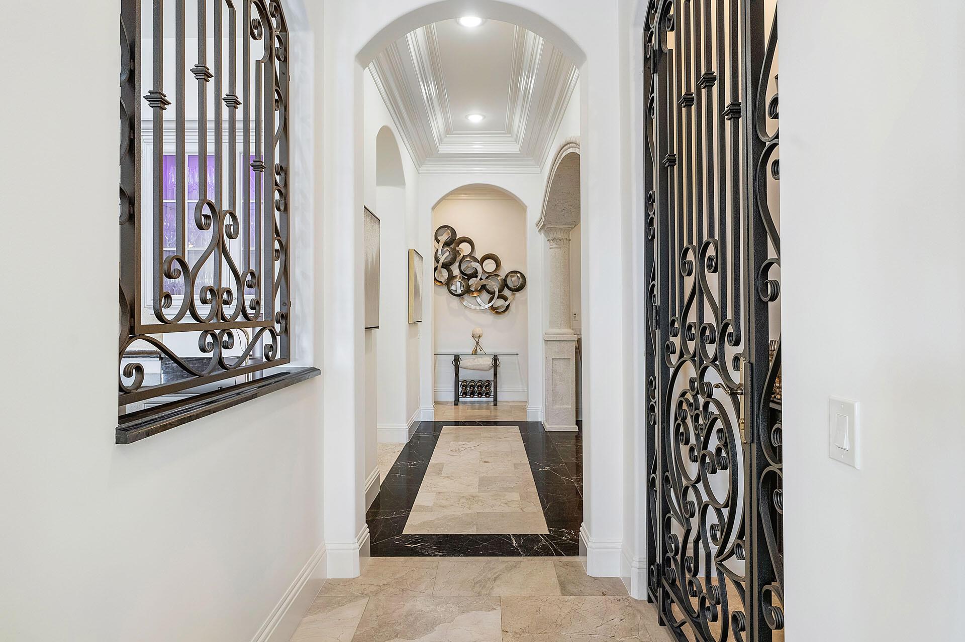 ROYAL PALM YACHT & COUNTRY CLUB - Residential