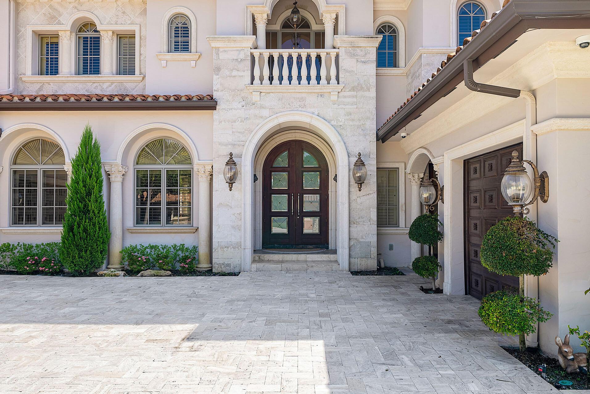 ROYAL PALM YACHT & COUNTRY CLUB - Residential