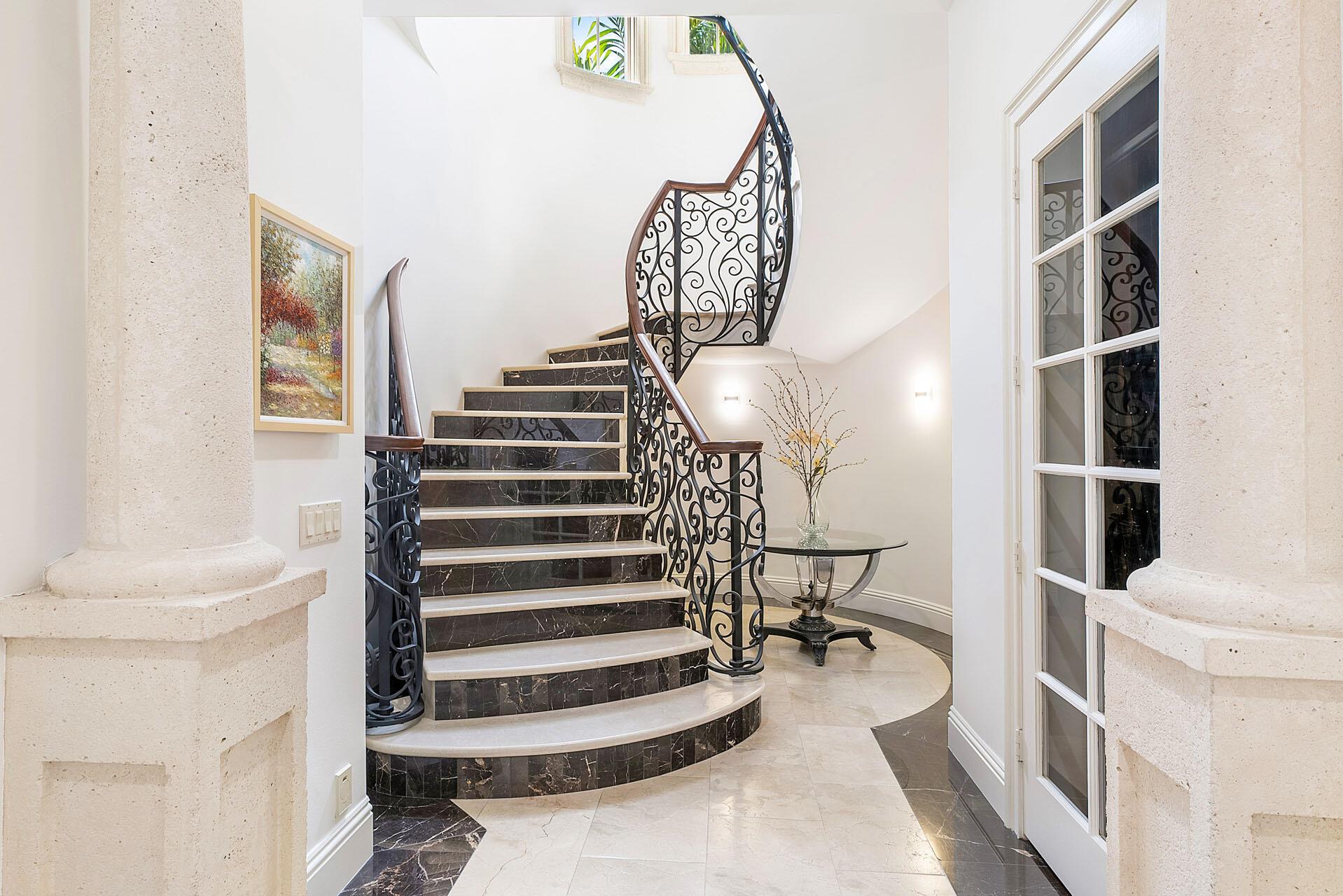 ROYAL PALM YACHT & COUNTRY CLUB - Residential