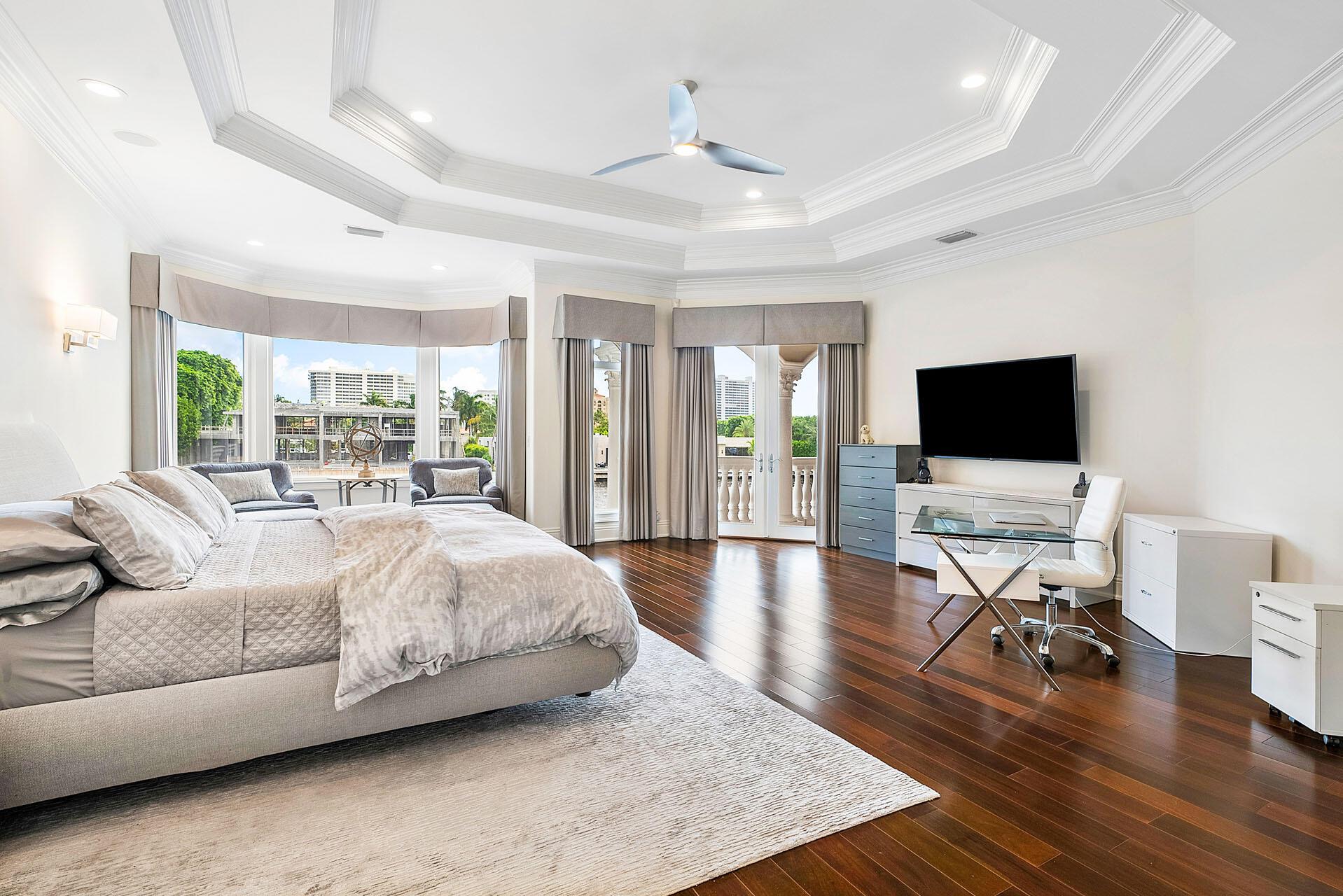 ROYAL PALM YACHT & COUNTRY CLUB - Residential