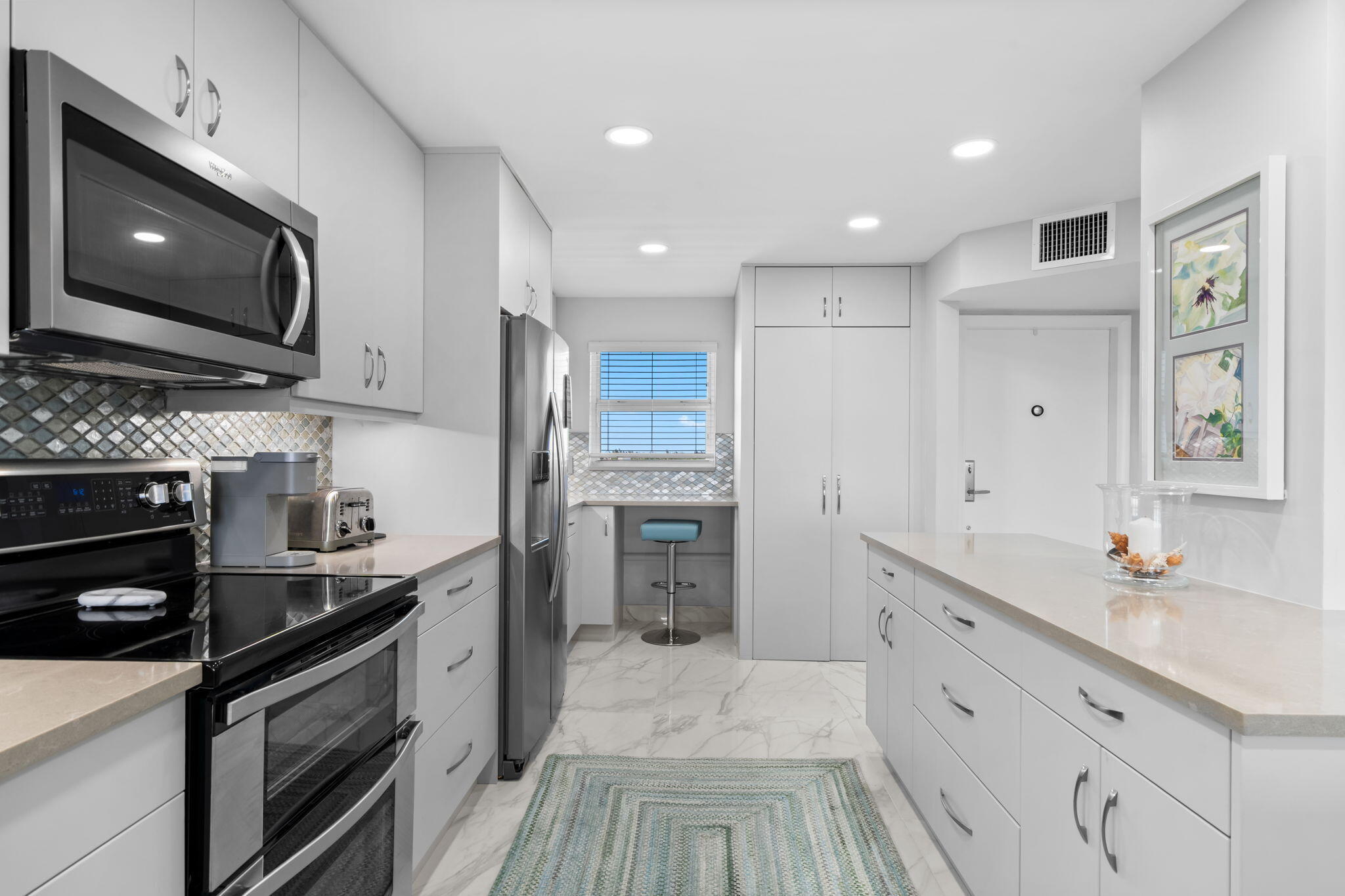 BAYSHORE TOWERS - Residential