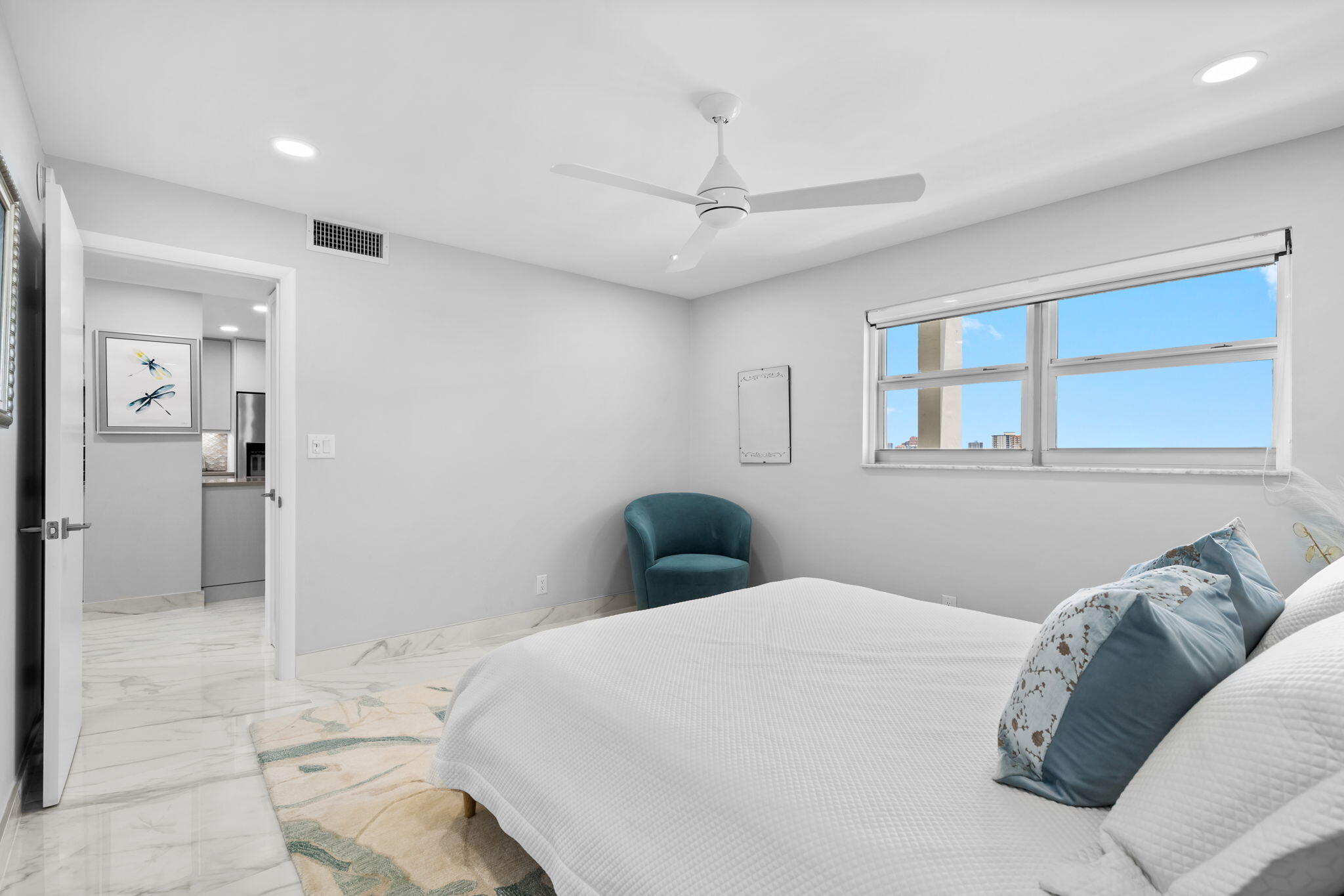 BAYSHORE TOWERS - Residential