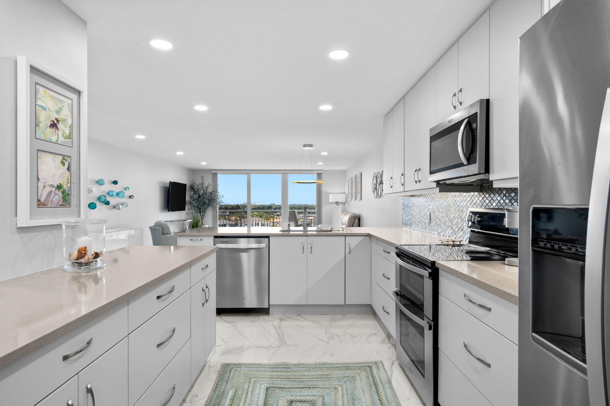 BAYSHORE TOWERS - Residential