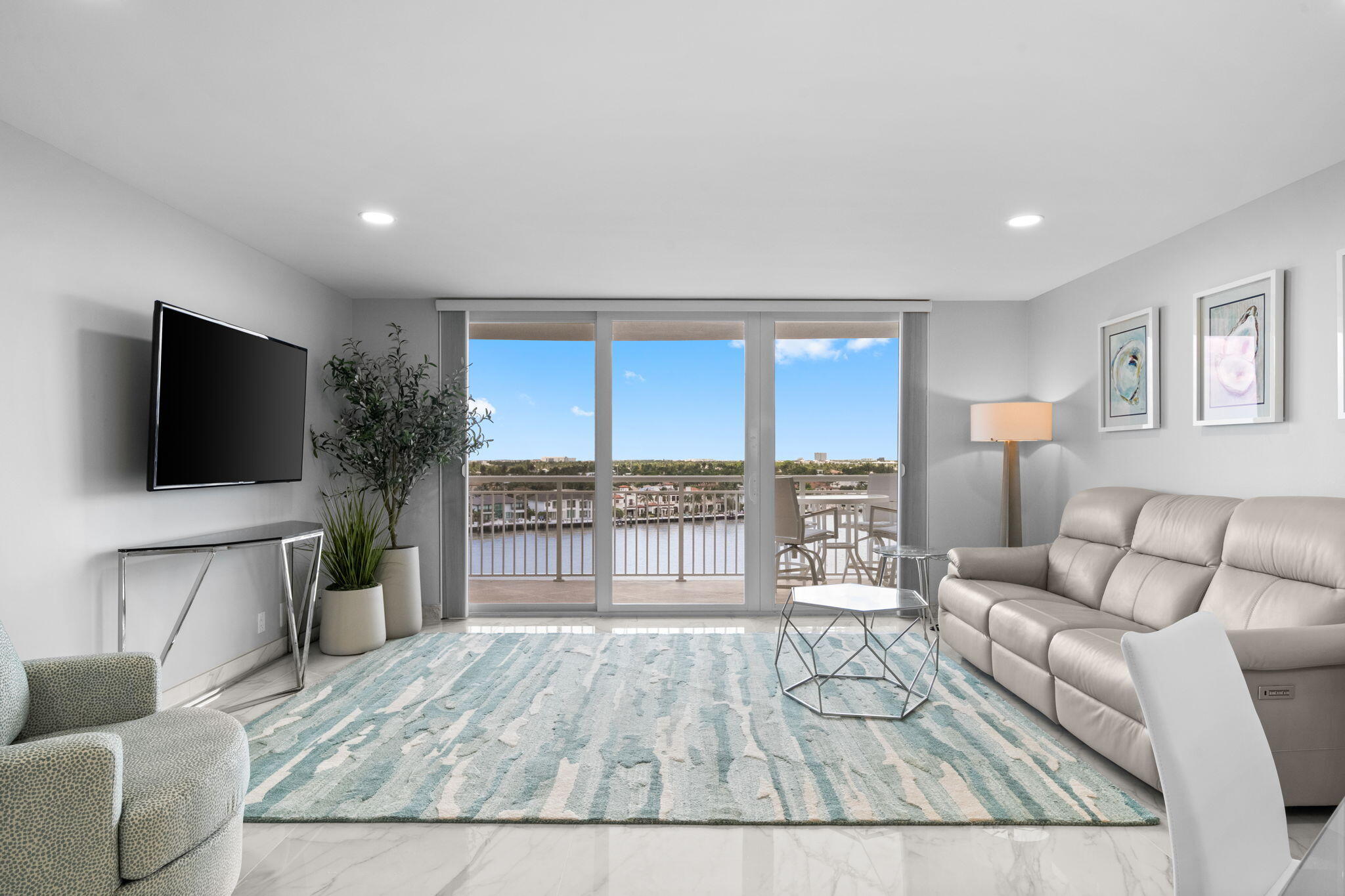 BAYSHORE TOWERS - Residential