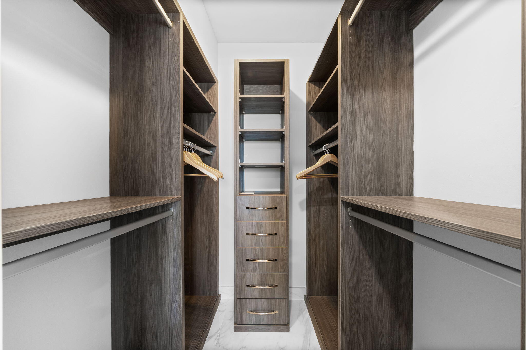 BAYSHORE TOWERS - Residential