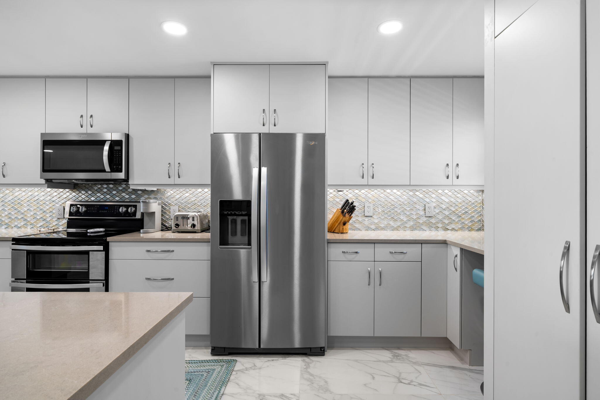 BAYSHORE TOWERS - Residential