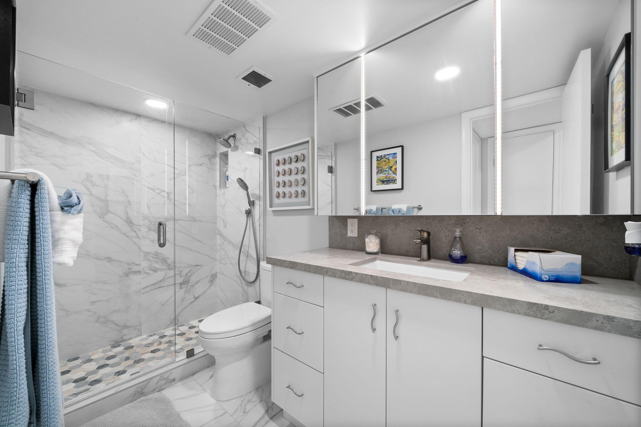 BAYSHORE TOWERS - Residential