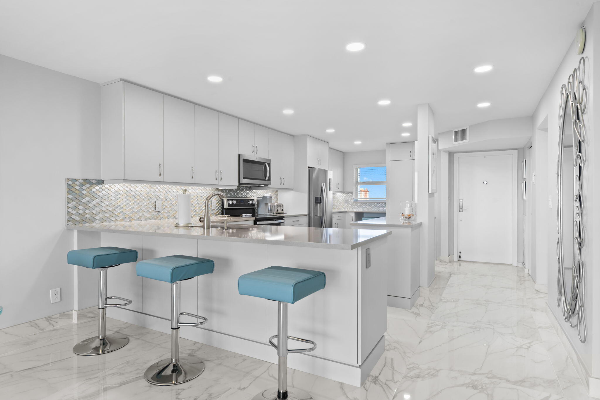 BAYSHORE TOWERS - Residential