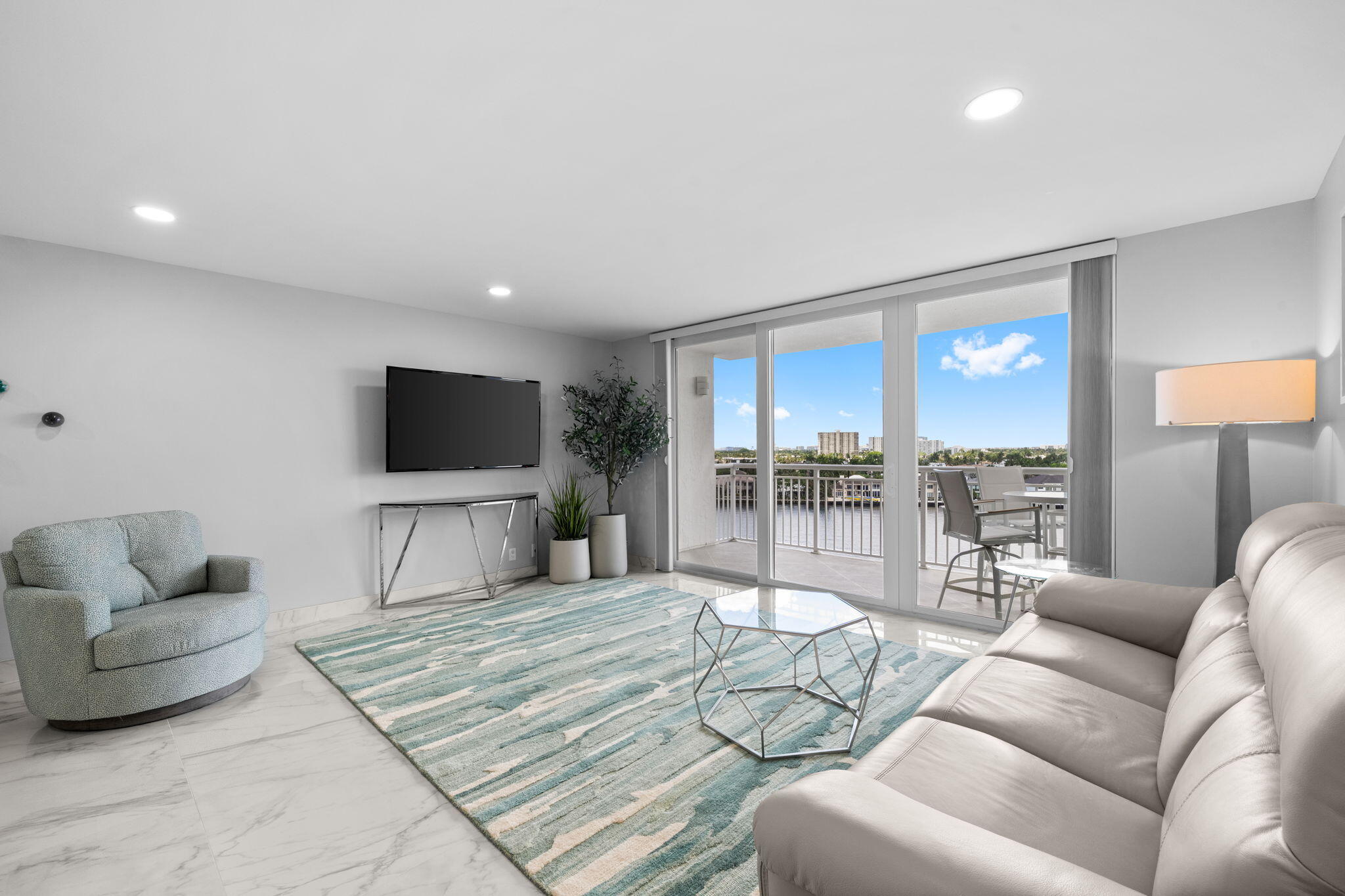 BAYSHORE TOWERS - Residential