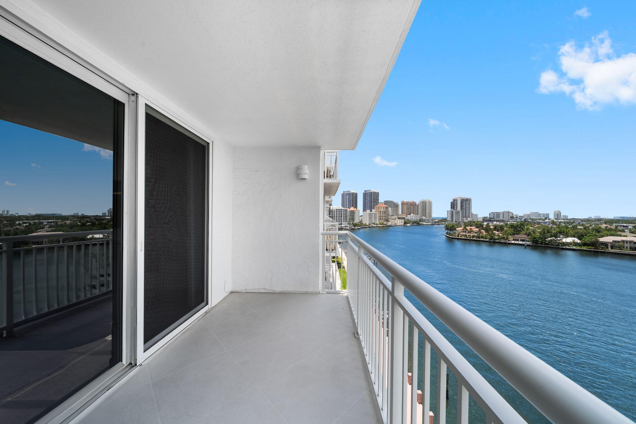BAYSHORE TOWERS - Residential