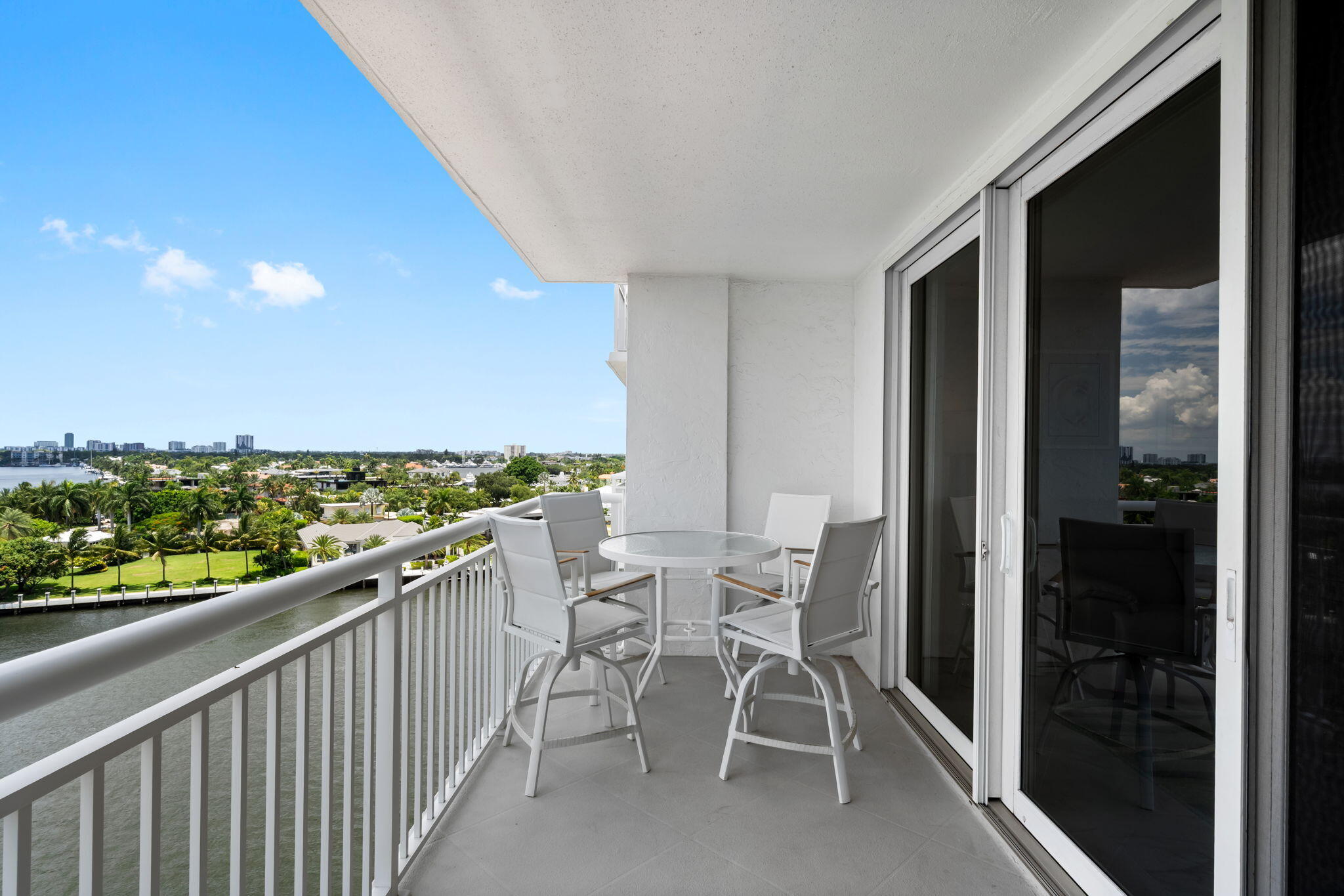 BAYSHORE TOWERS - Residential