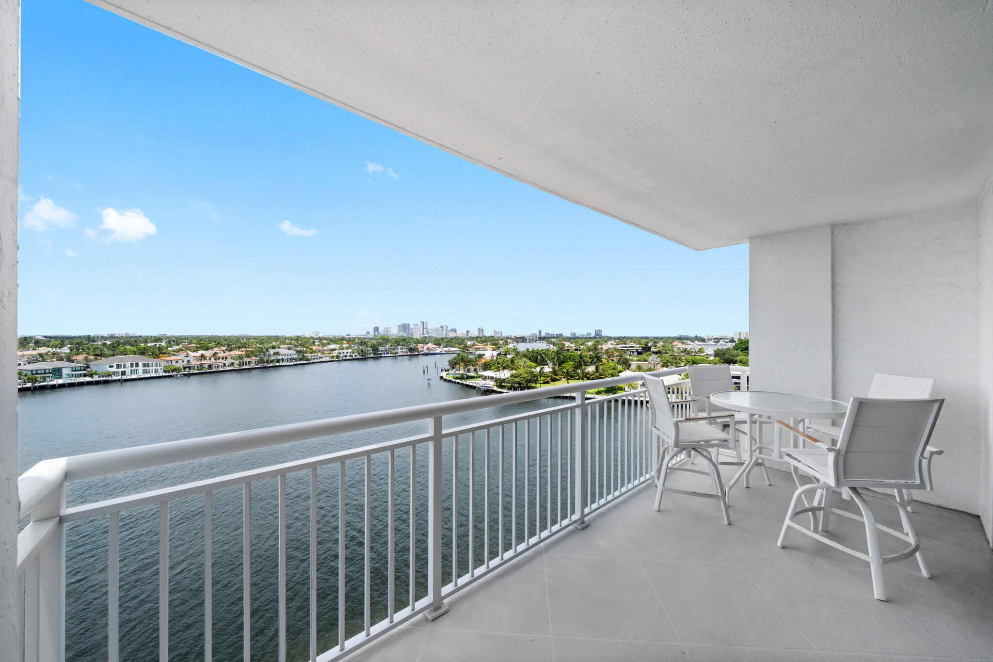 BAYSHORE TOWERS - Residential