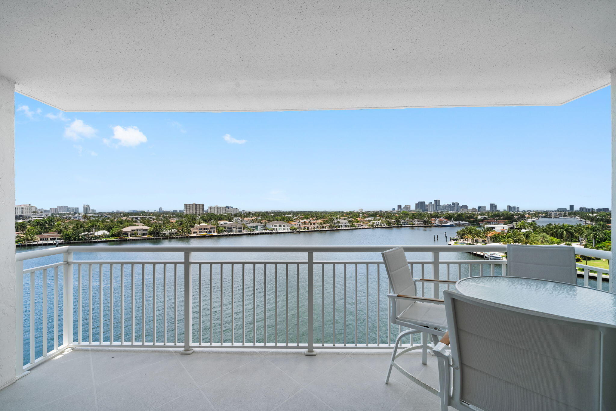 BAYSHORE TOWERS - Residential