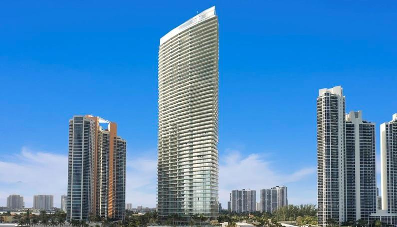 PREMIUM UNIT. RARELY AVAILABLE. UNOBSTRUCTED OCEAN VIEWS from the 46th Floor. Luxury living at the stunning Residences by Armani Casa, impeccably designed by Giorgio Armani and Cesar Pelli. This luxurious apartment embodies opulence and sophistication. It exudes contemporary elegance and offers a lifestyle of unparalleled comfort. Flow-through east to west floor plan, 3 bedrooms, all ensuite, a den & guest bathroom, chef’s kitchen with Wolf and Subzero appliances, 10ft ceilings and Two oversize 10 foot deep balconies with barbacue and oversized private foyer. Exclusive resort-style amenities include Restaurant, Bar, Pool, Business Center, Spa, 2 Jacuzzis and Fitness Center (Pilates), Theater Room, Cigar and Wine Room, Children's play area, Security, Concierge, and Valet Parking.
