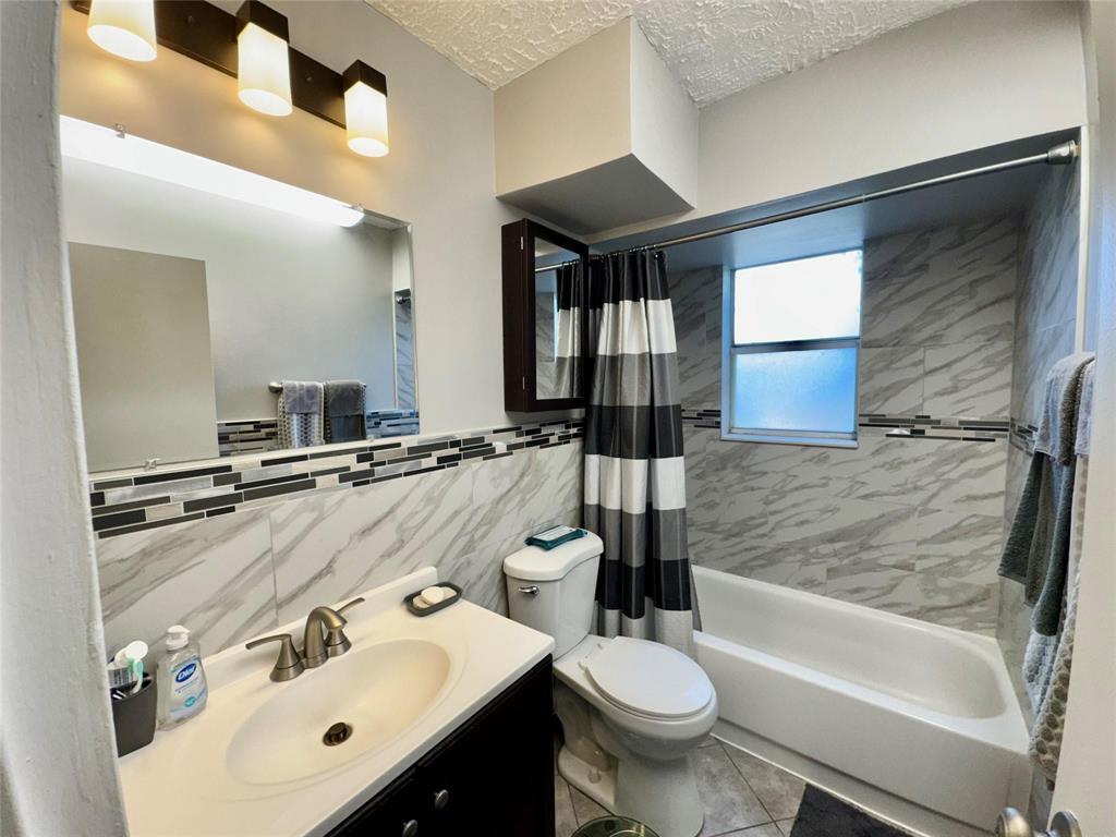 COURTYARDS OF BROWARD - Residential Lease