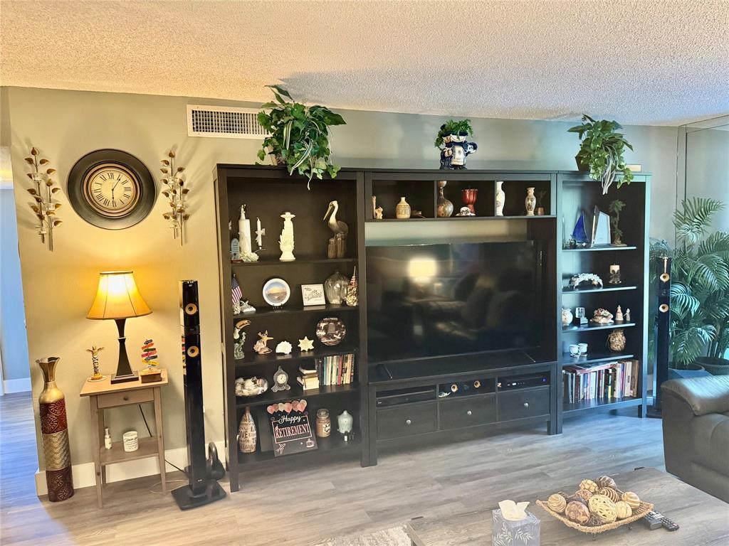 COURTYARDS OF BROWARD - Residential Lease