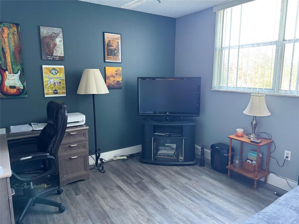 COURTYARDS OF BROWARD - Residential Lease