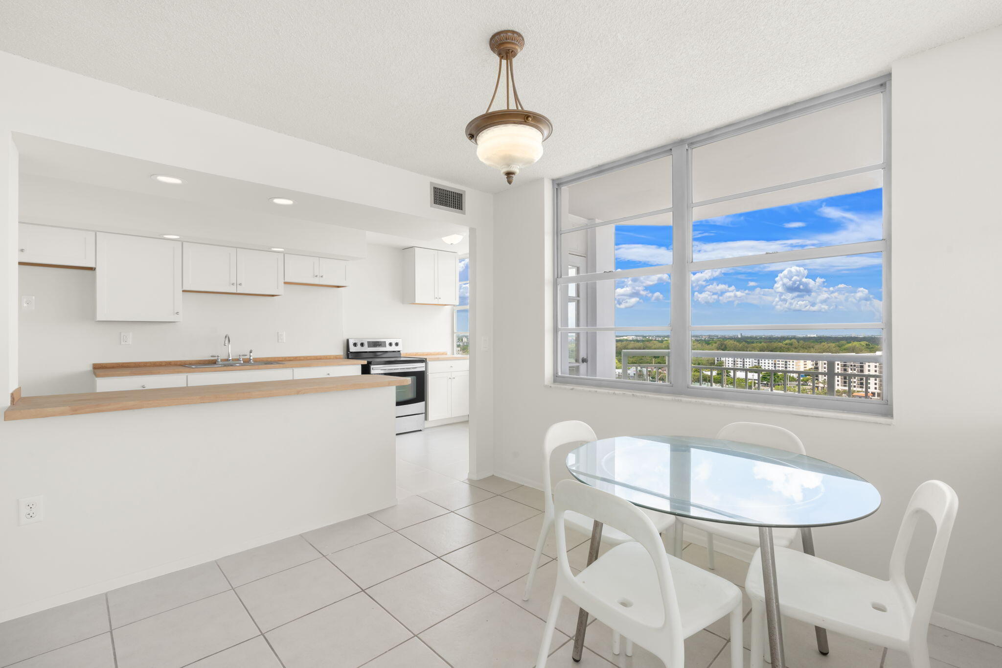 DEL PRADO CONDO - Residential