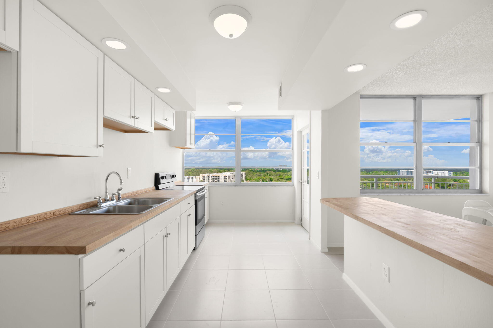 DEL PRADO CONDO - Residential