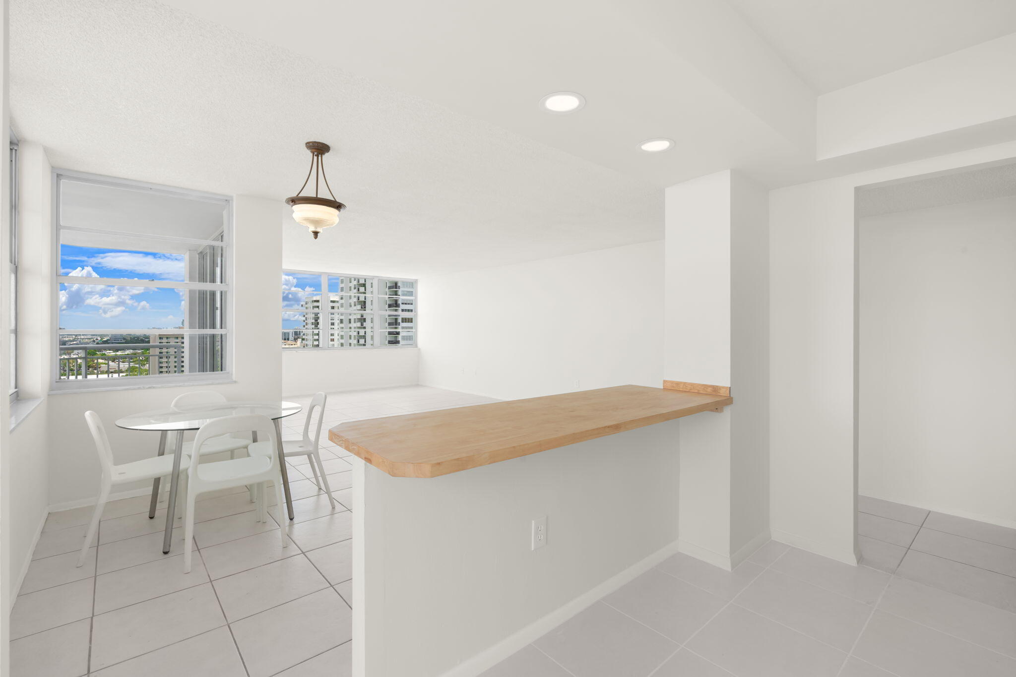 DEL PRADO CONDO - Residential