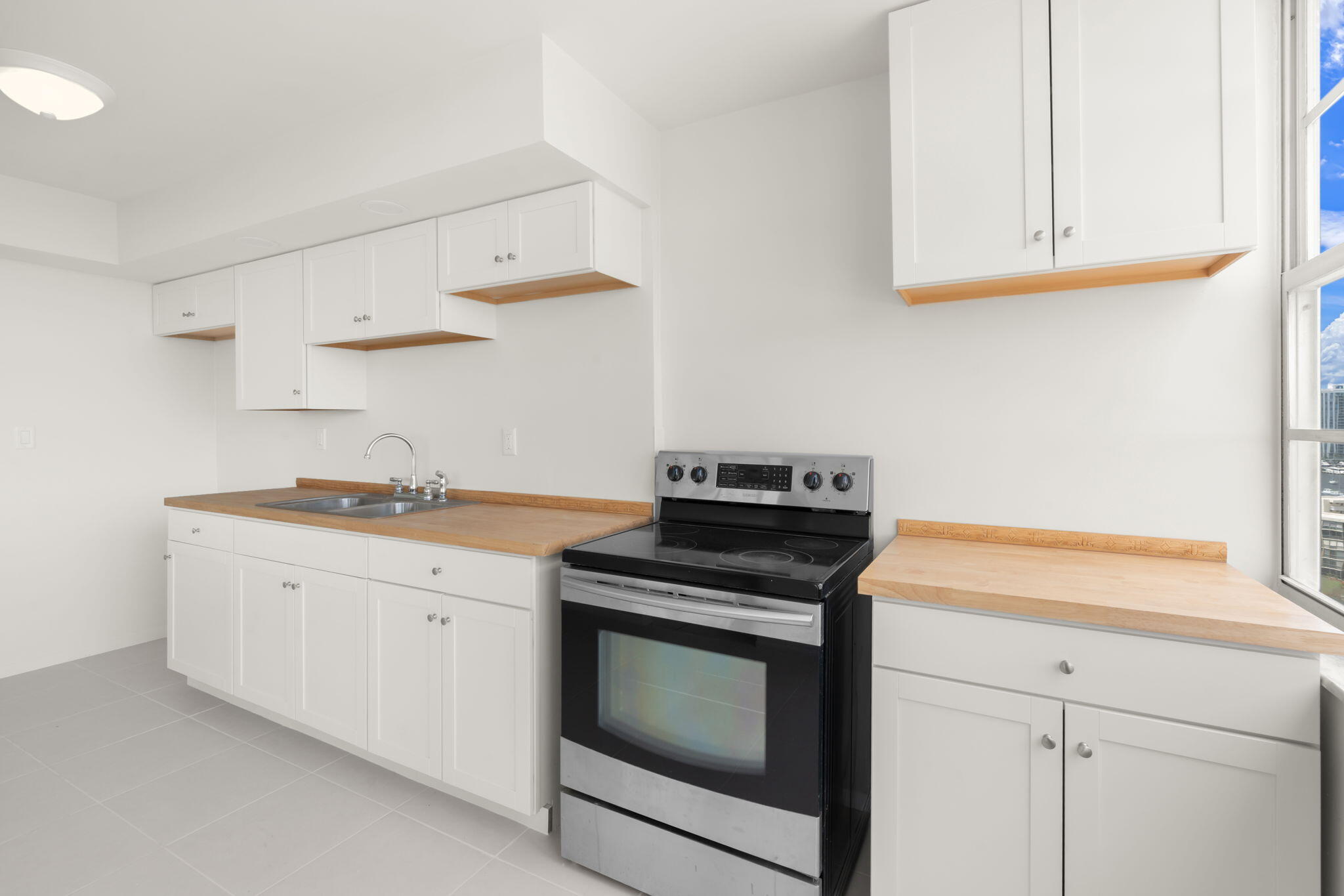DEL PRADO CONDO - Residential