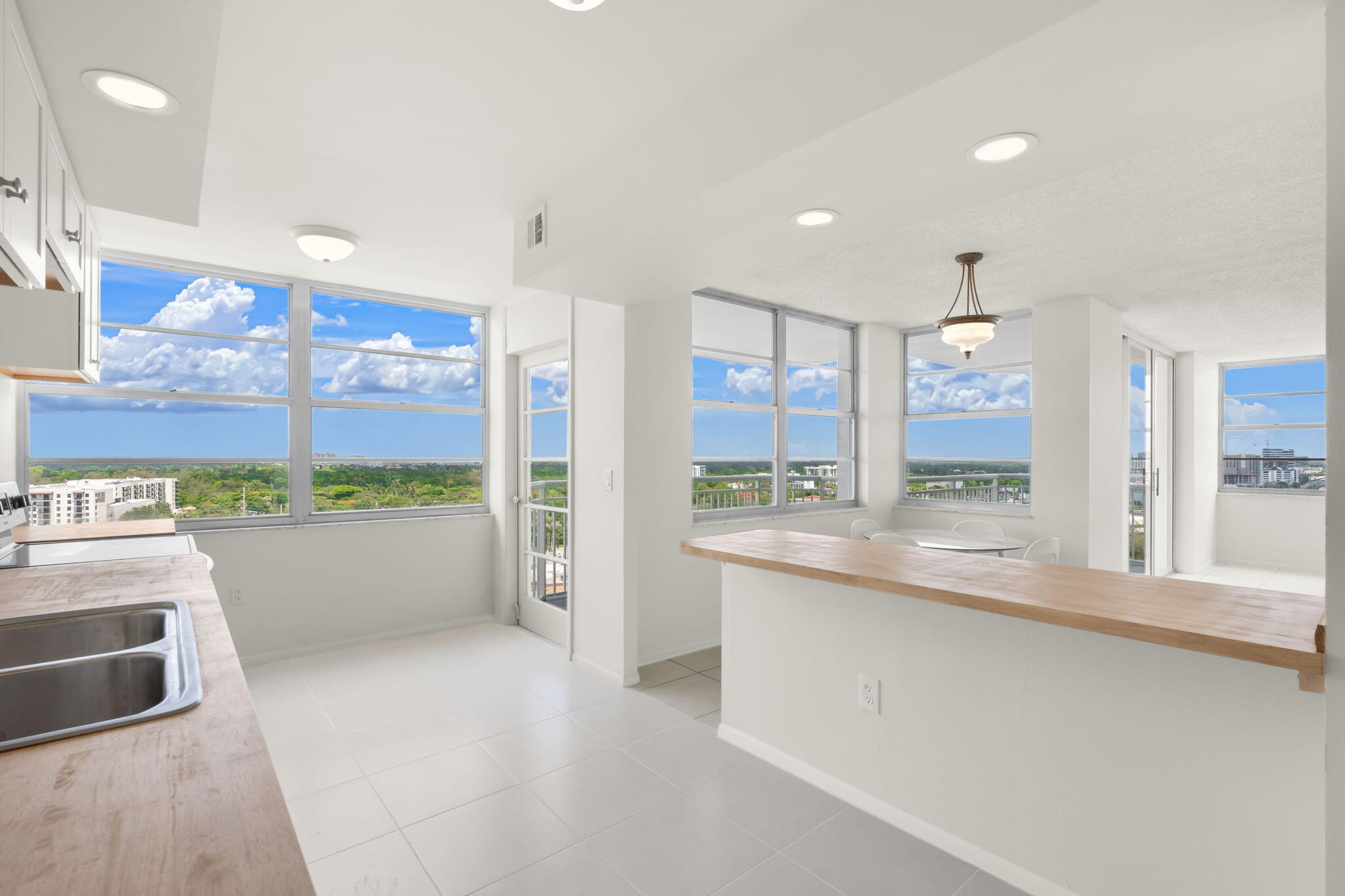 DEL PRADO CONDO - Residential