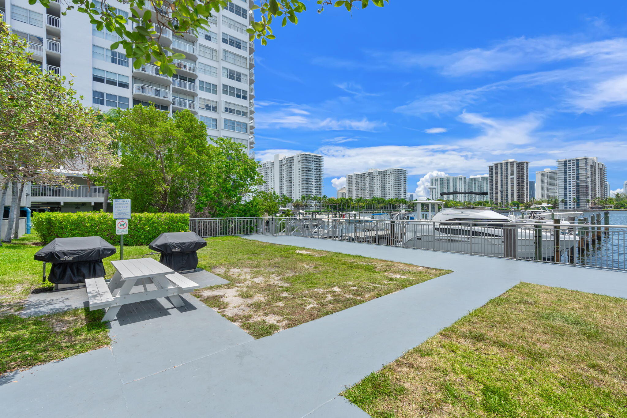 DEL PRADO CONDO - Residential