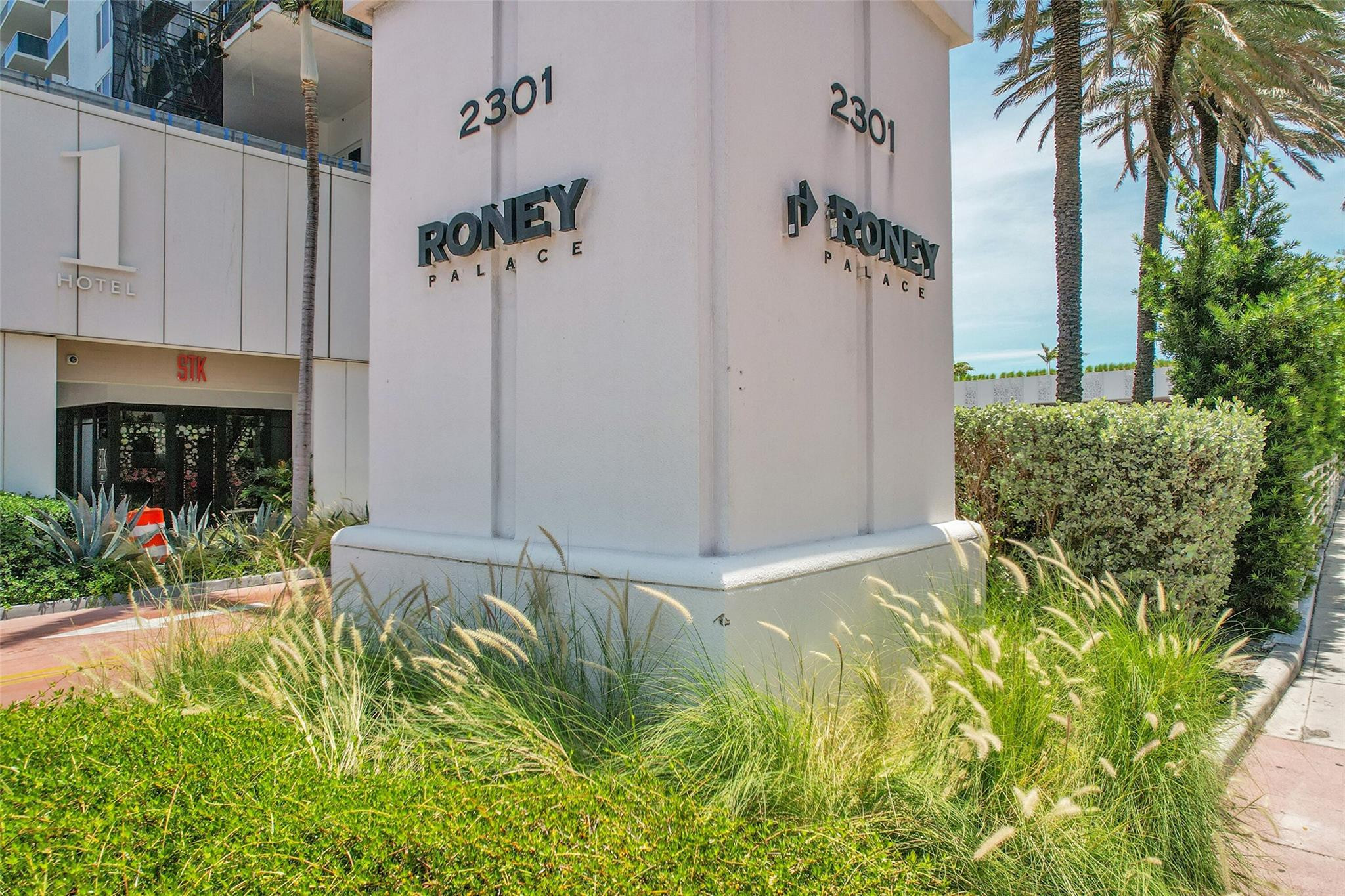 Roney Palace - Residential