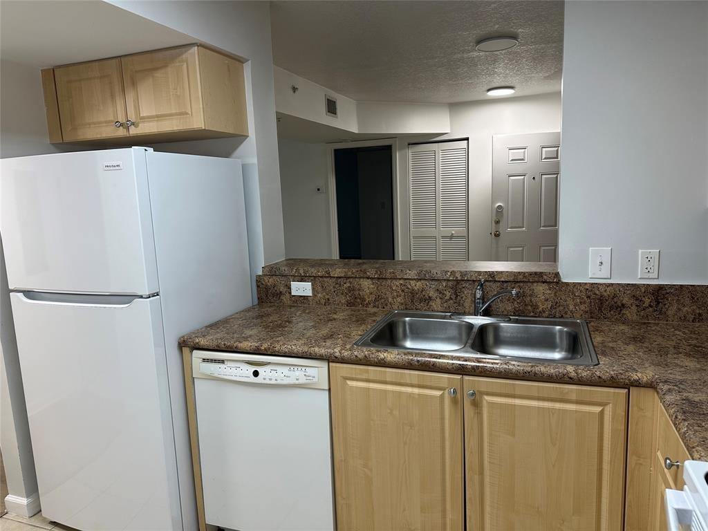 SHERIDAN BEACH CLUB CONDOMINIUM - Residential