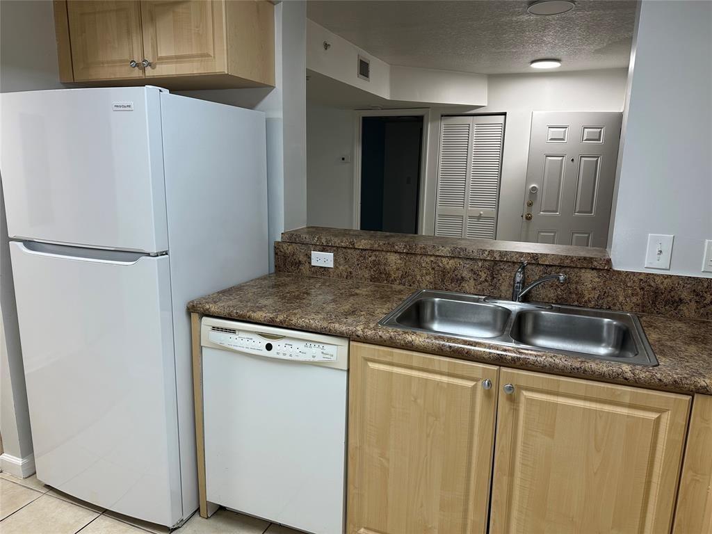 SHERIDAN BEACH CLUB CONDOMINIUM - Residential