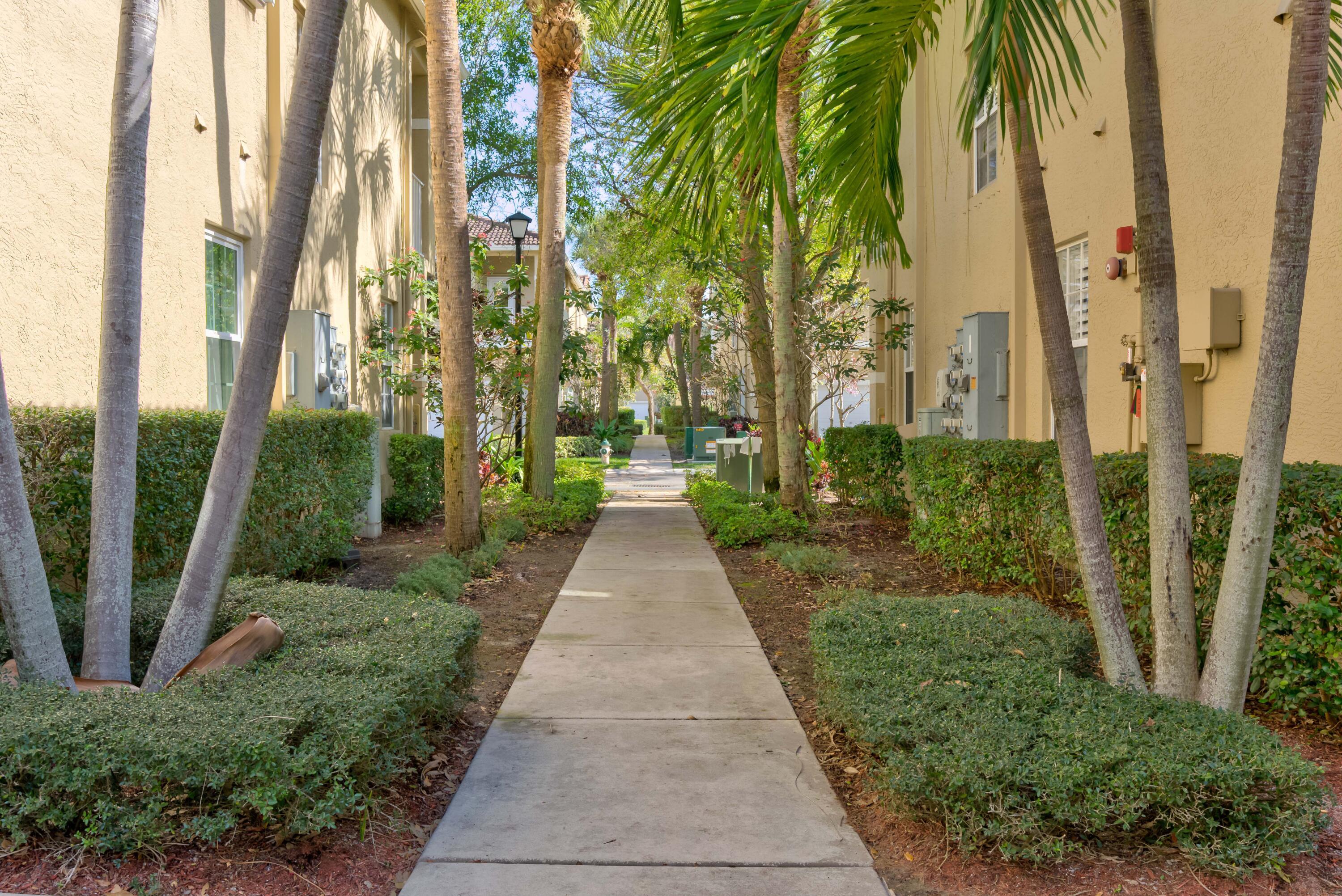 TEQUESTA TRACE CONDO - Residential