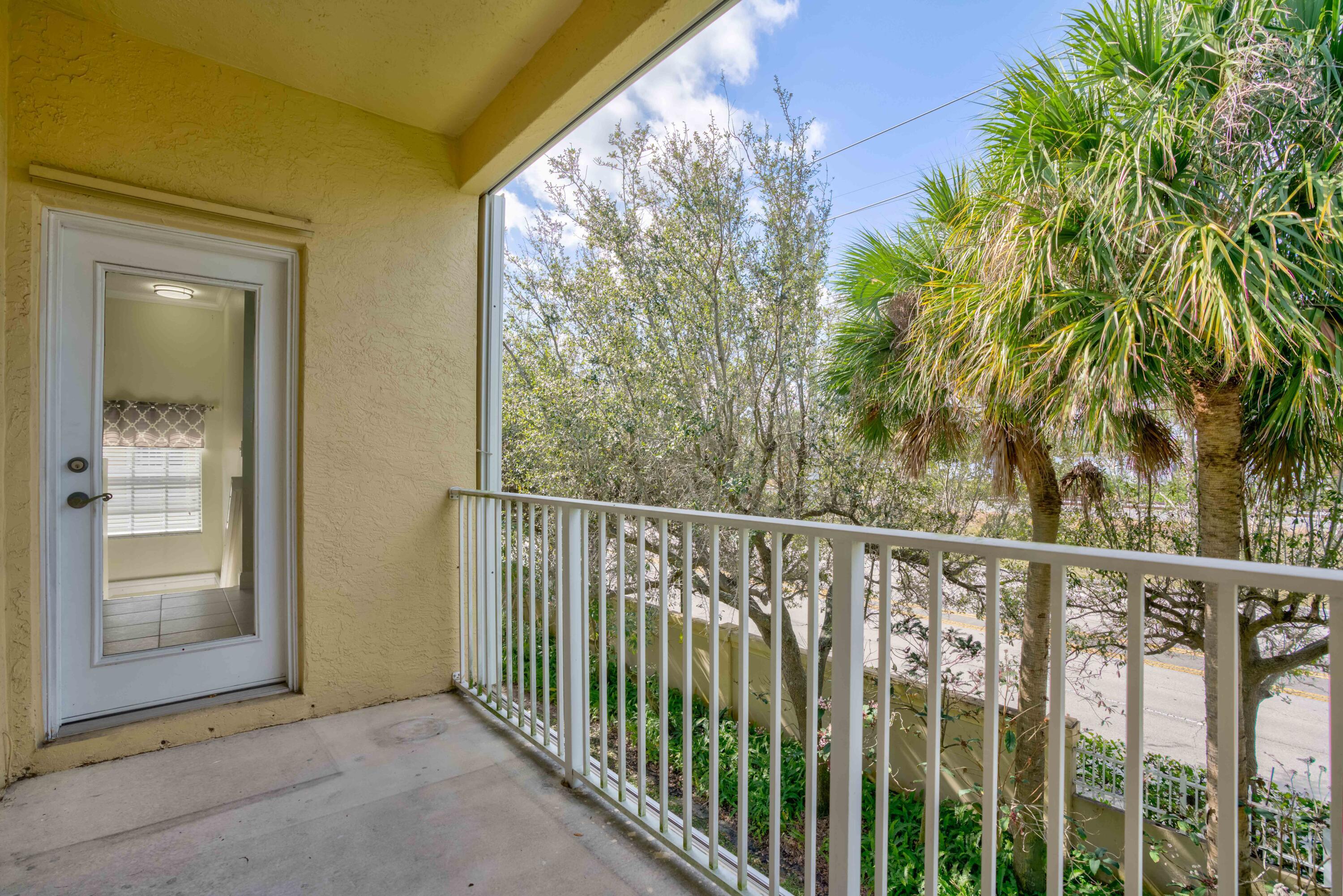TEQUESTA TRACE CONDO - Residential