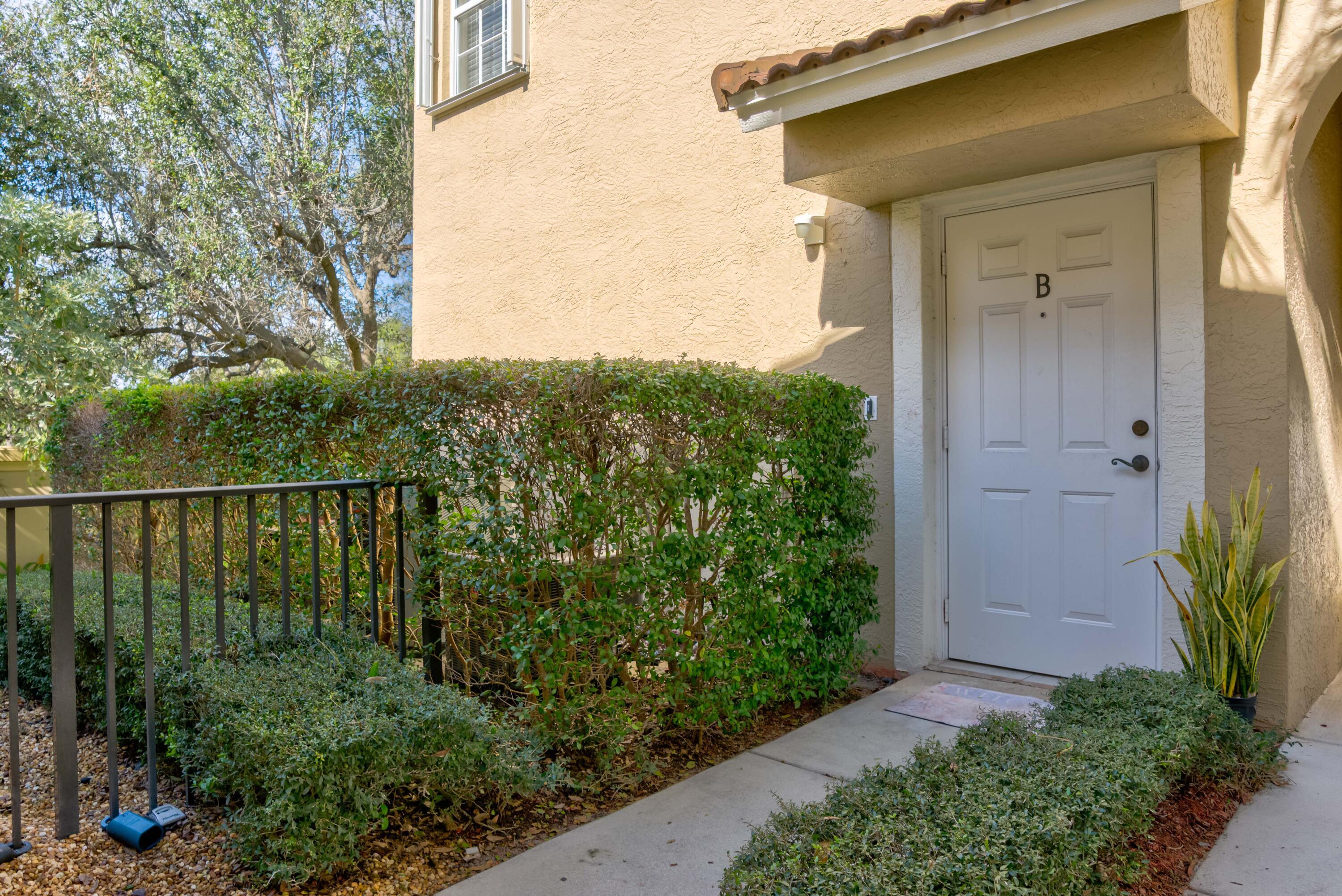 TEQUESTA TRACE CONDO - Residential