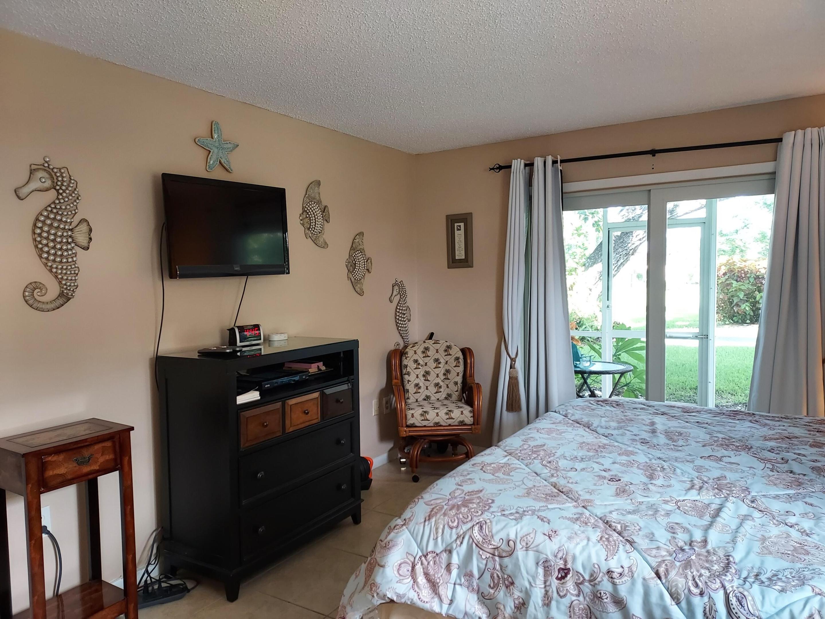 VILLAS ON THE GREEN CONDO - Residential Lease