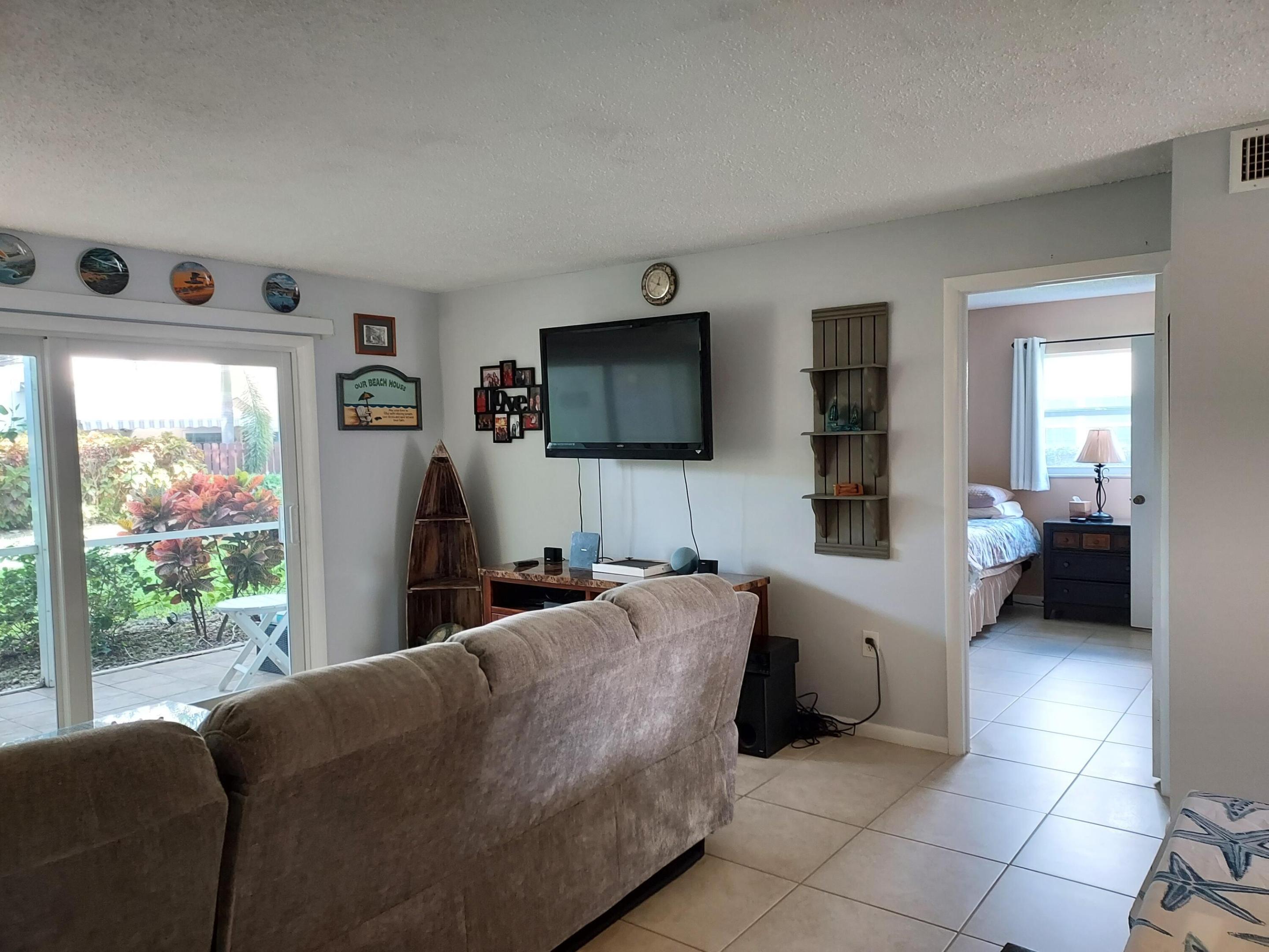 VILLAS ON THE GREEN CONDO - Residential Lease