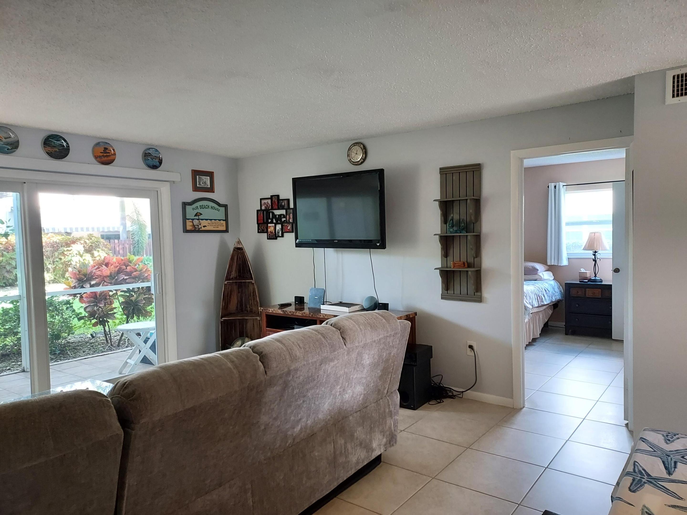 VILLAS ON THE GREEN CONDO - Residential Lease