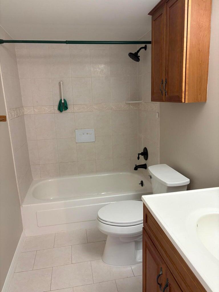 LAKE CLARKE GARDENS CONDO 21 - Residential