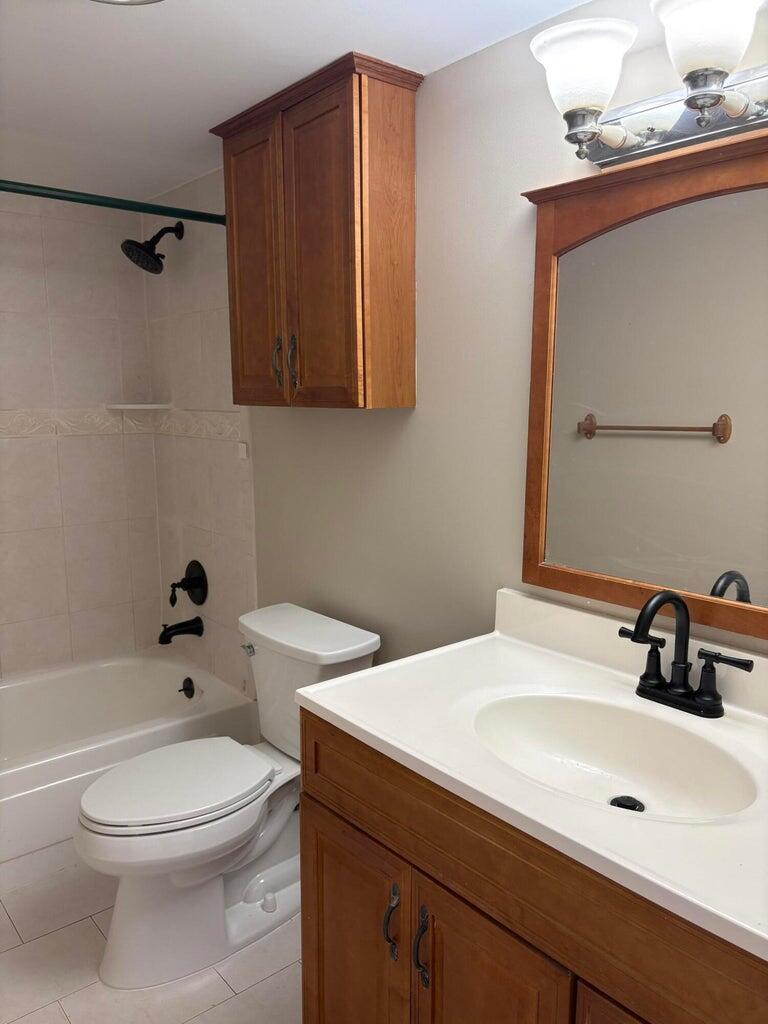 LAKE CLARKE GARDENS CONDO 21 - Residential