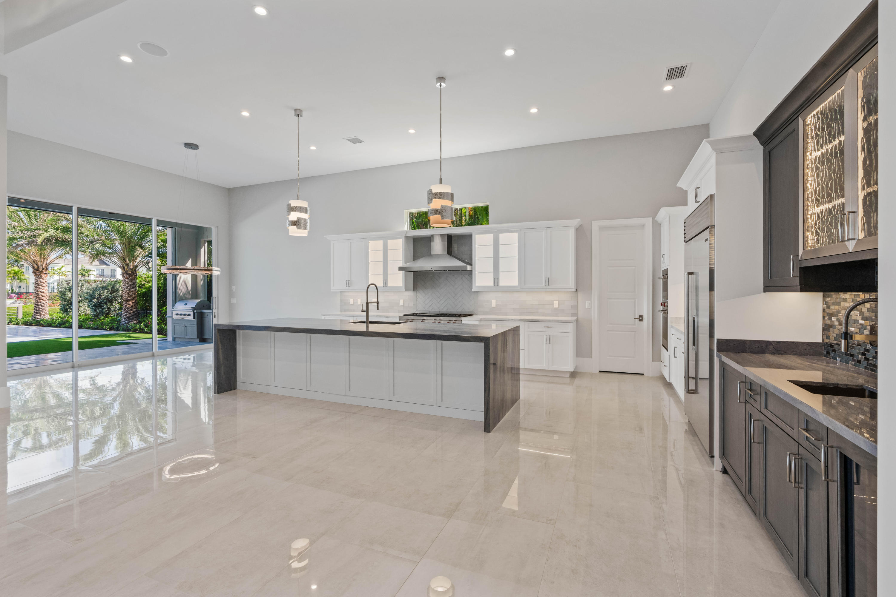 ADMIRALS COVE - Residential