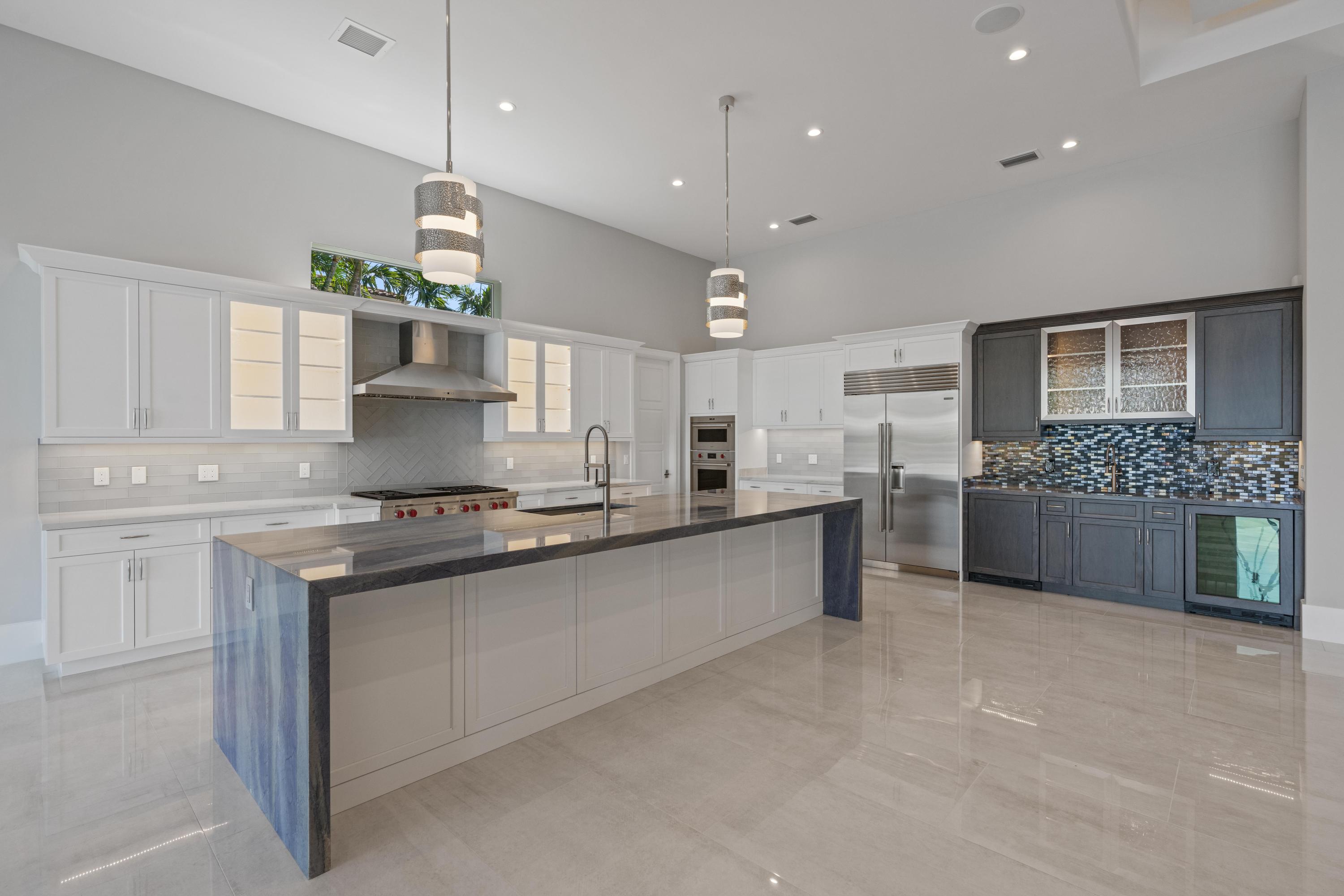 ADMIRALS COVE - Residential