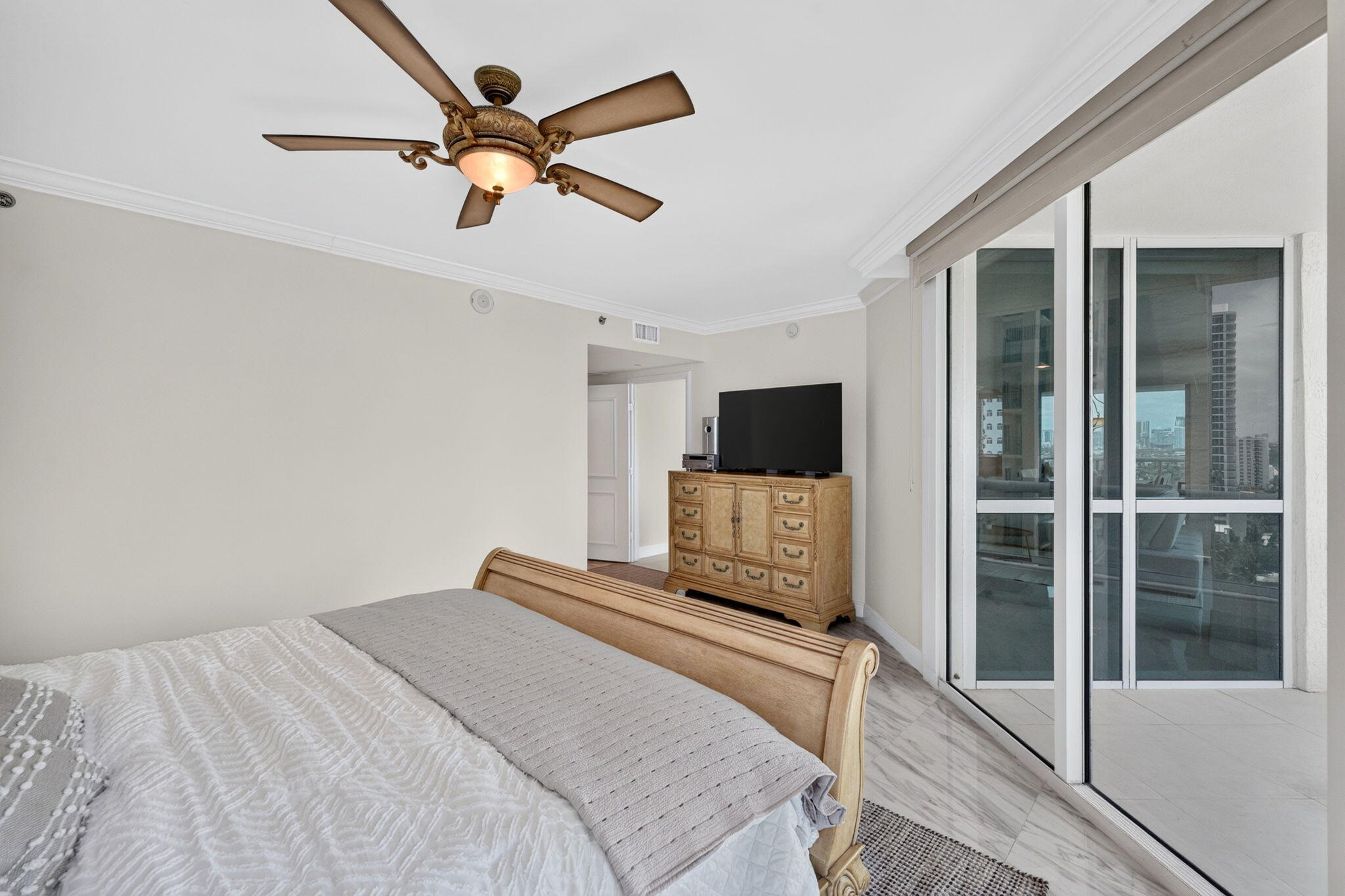 Las Olas Beach Club - Residential Lease