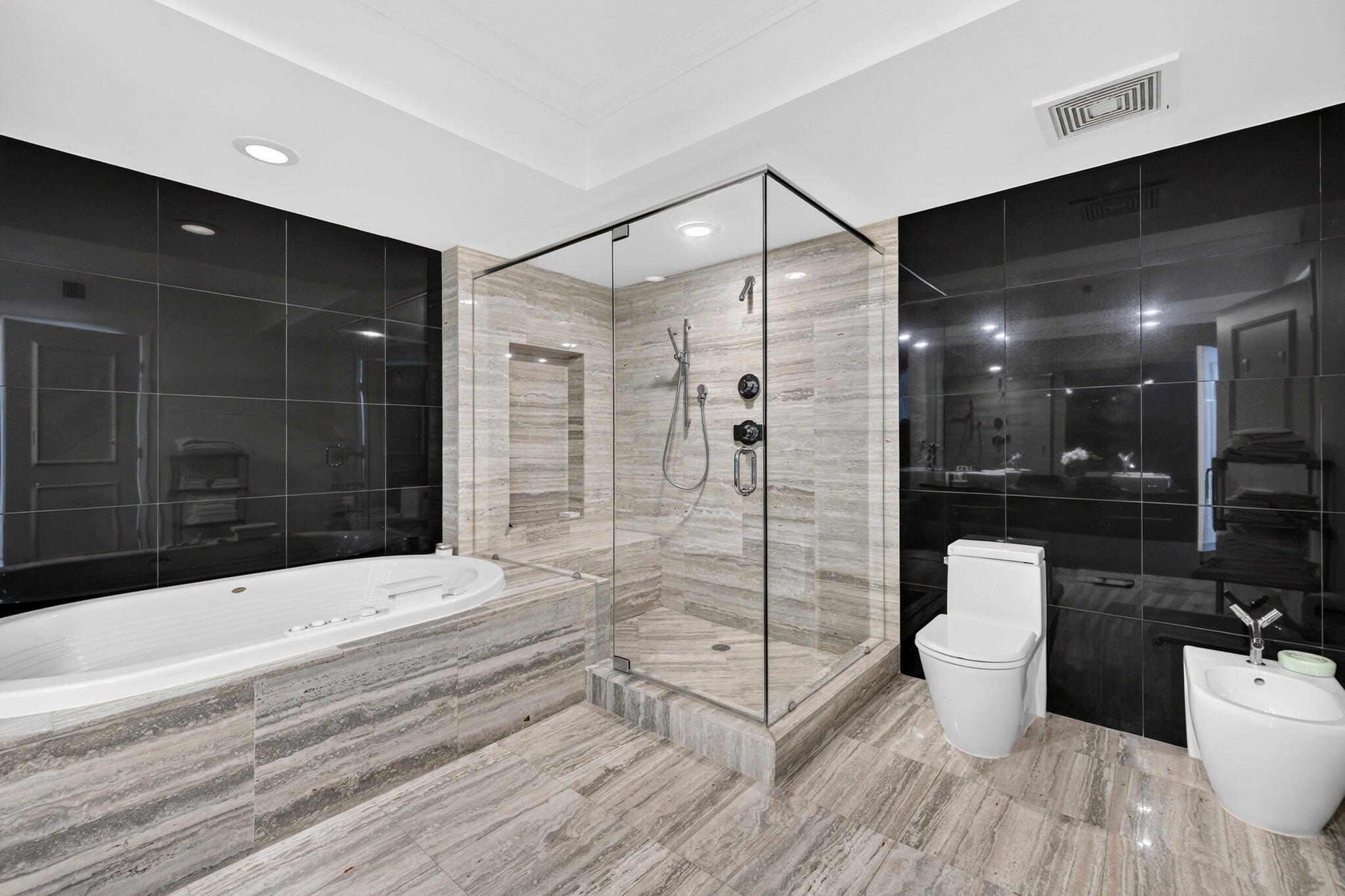 Las Olas Beach Club - Residential Lease