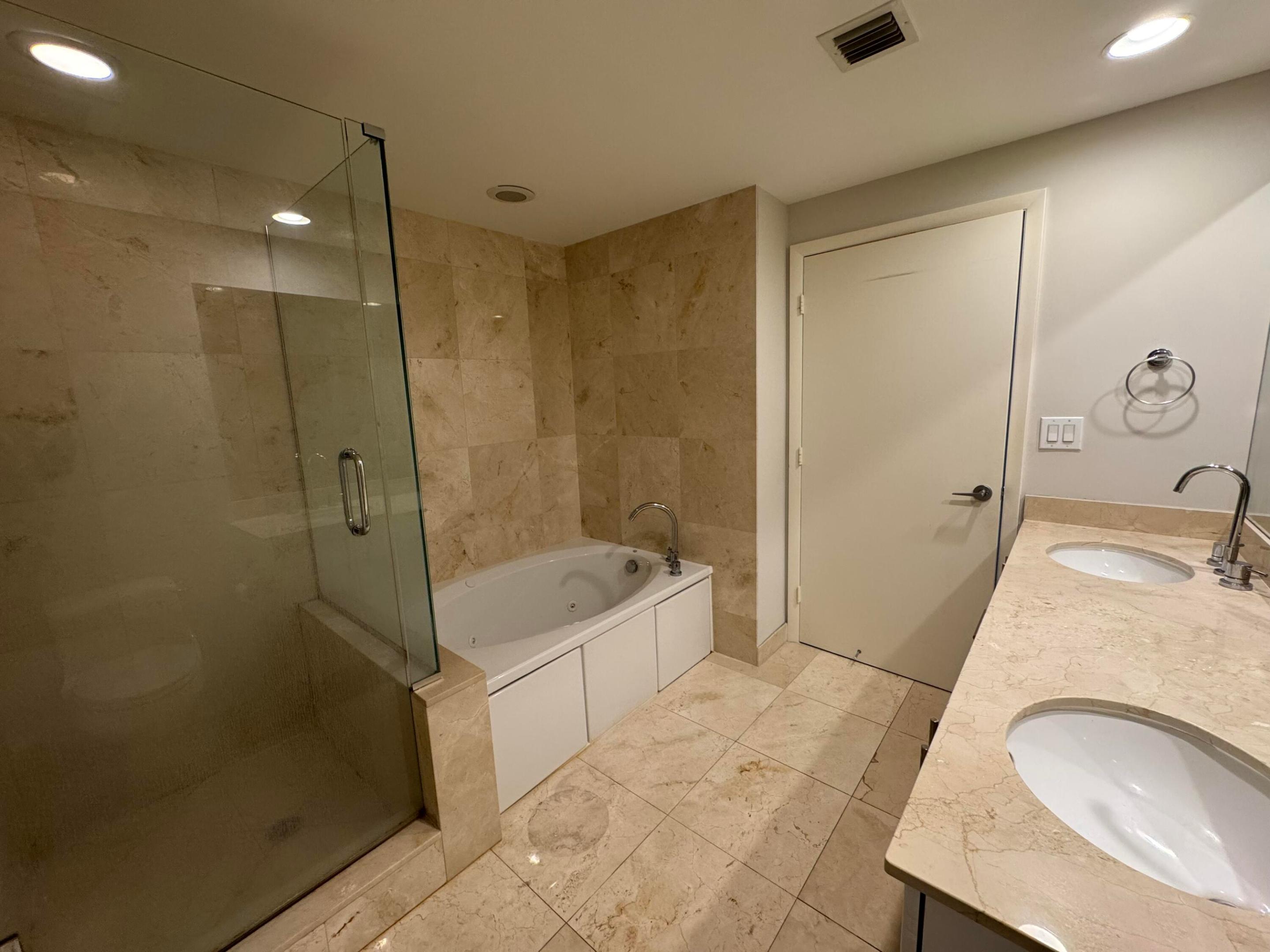 CITYPLACE SOUTH TOWER CONDO - Residential