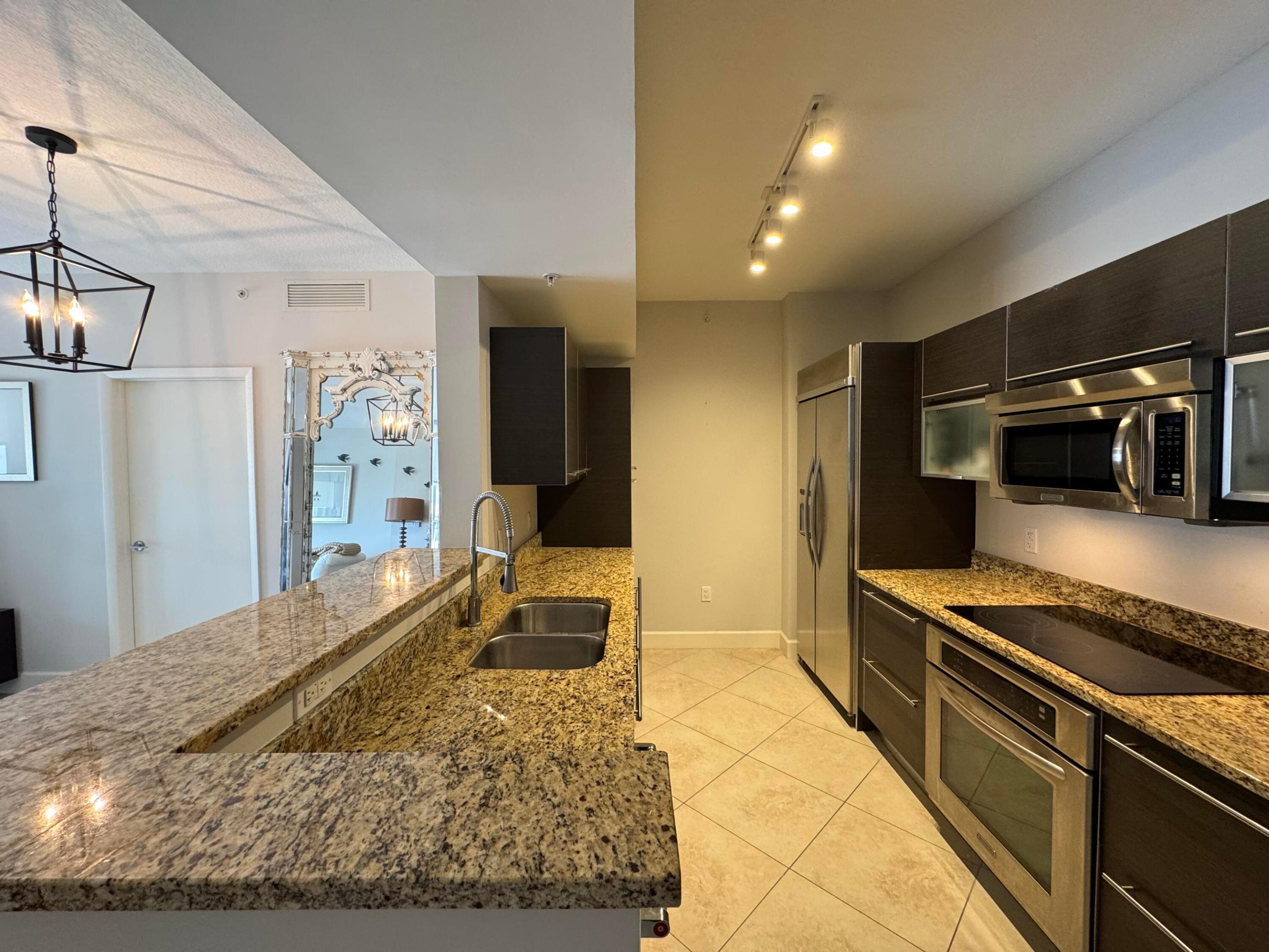 CITYPLACE SOUTH TOWER CONDO - Residential