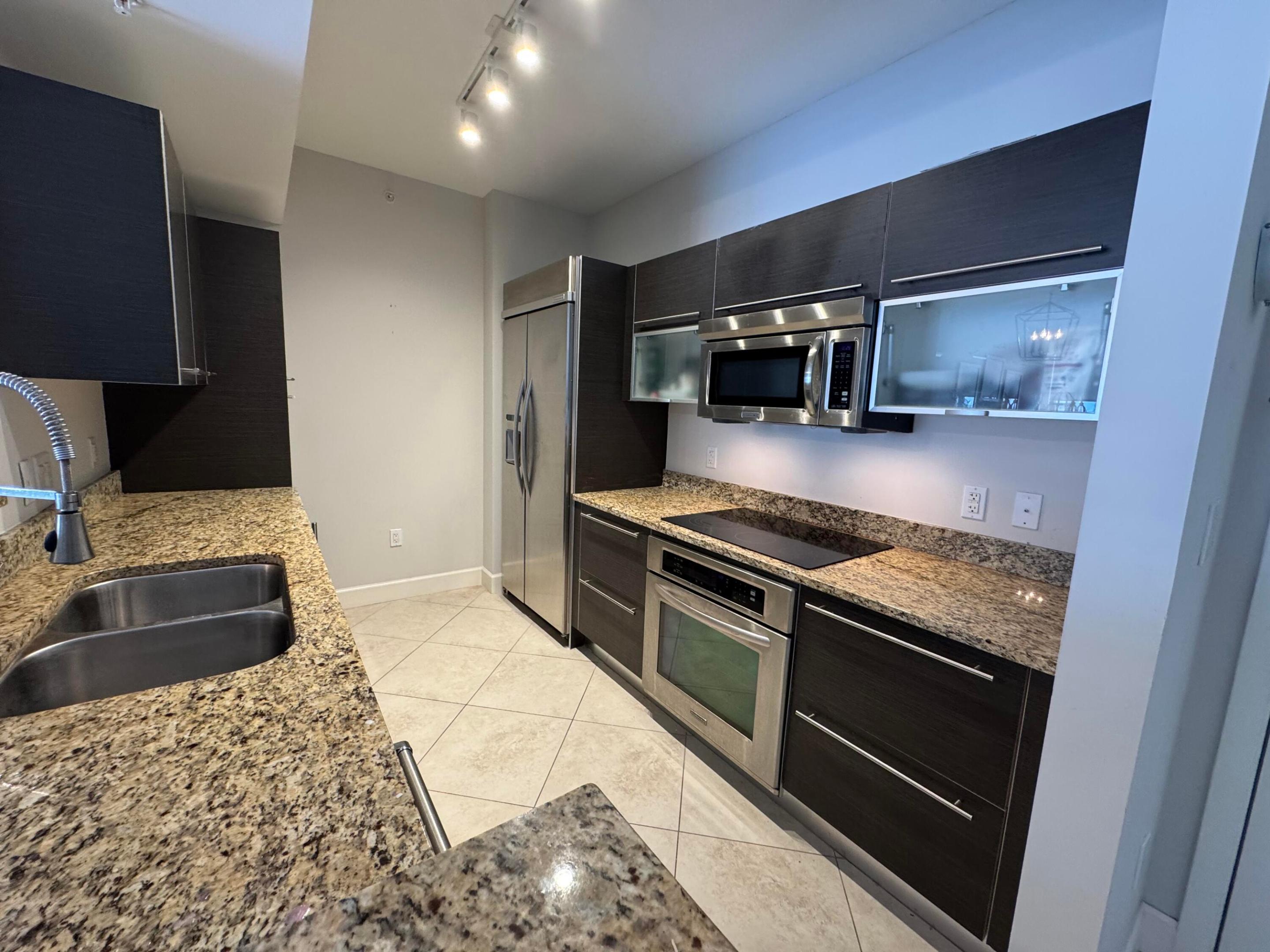 CITYPLACE SOUTH TOWER CONDO - Residential