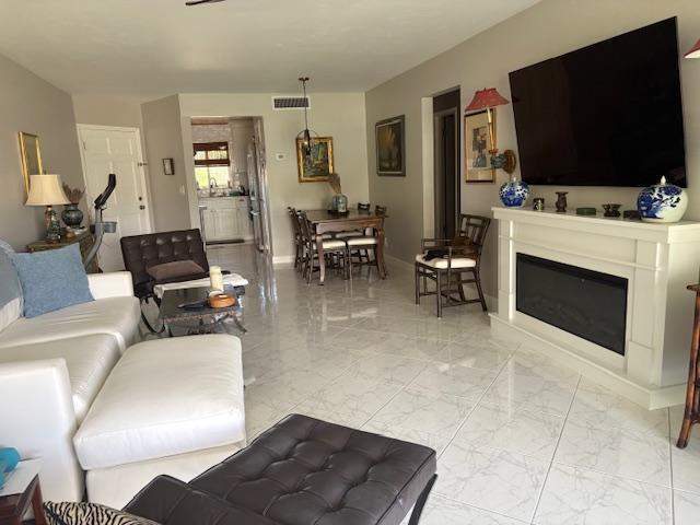 TEQUESTA GARDEN CONDO 5 - Residential