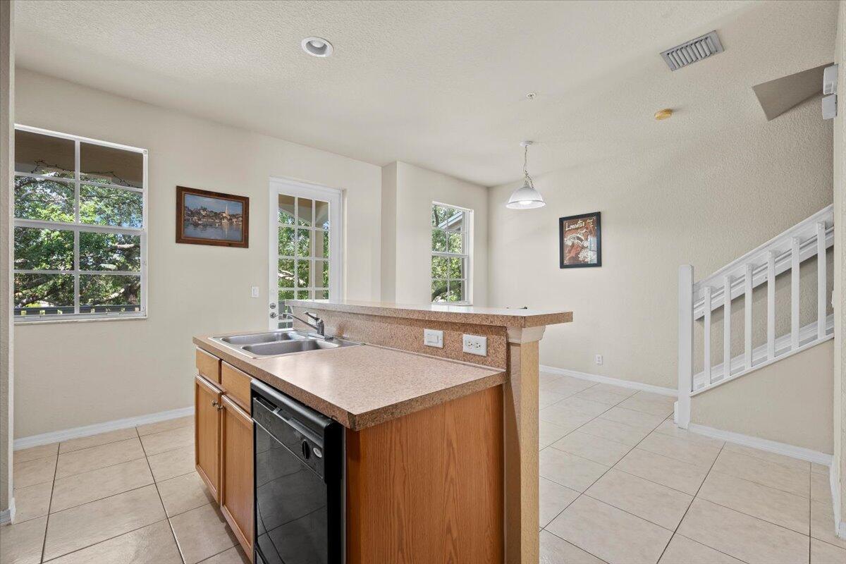 SANDPIPER COVE AT BOTANICA CONDO - Residential