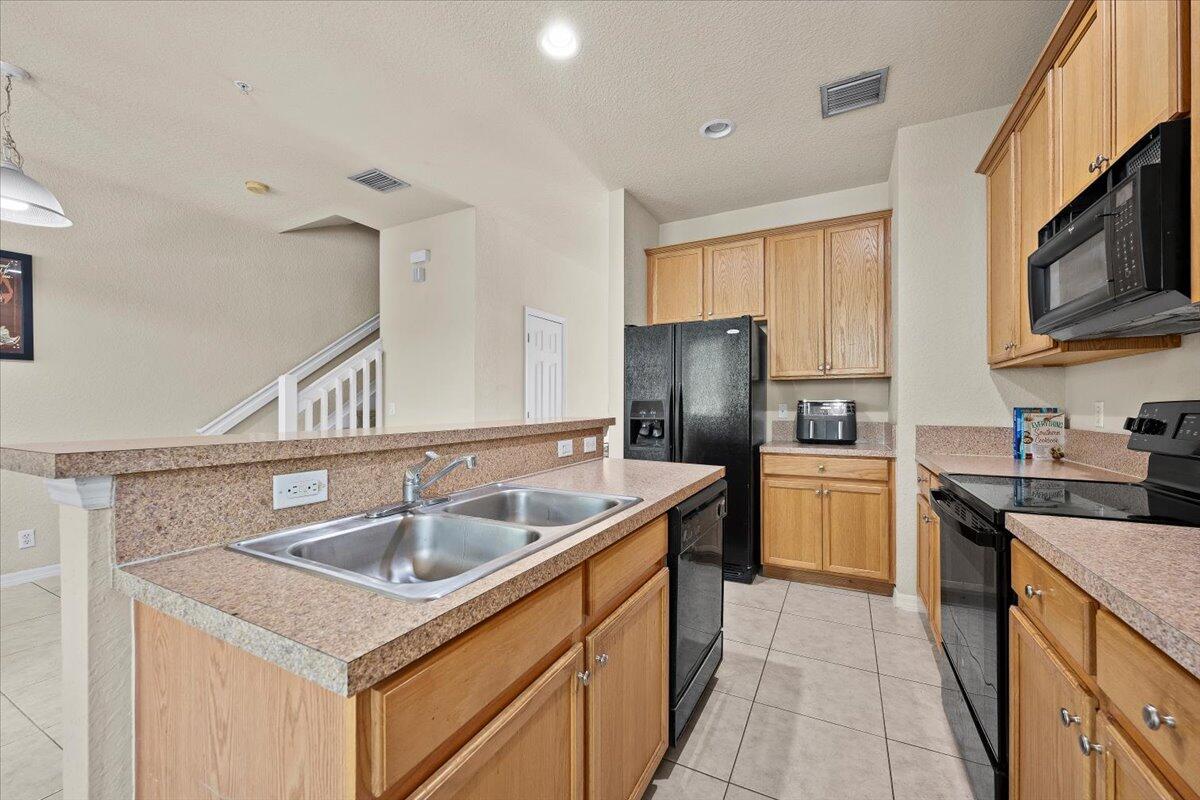 SANDPIPER COVE AT BOTANICA CONDO - Residential
