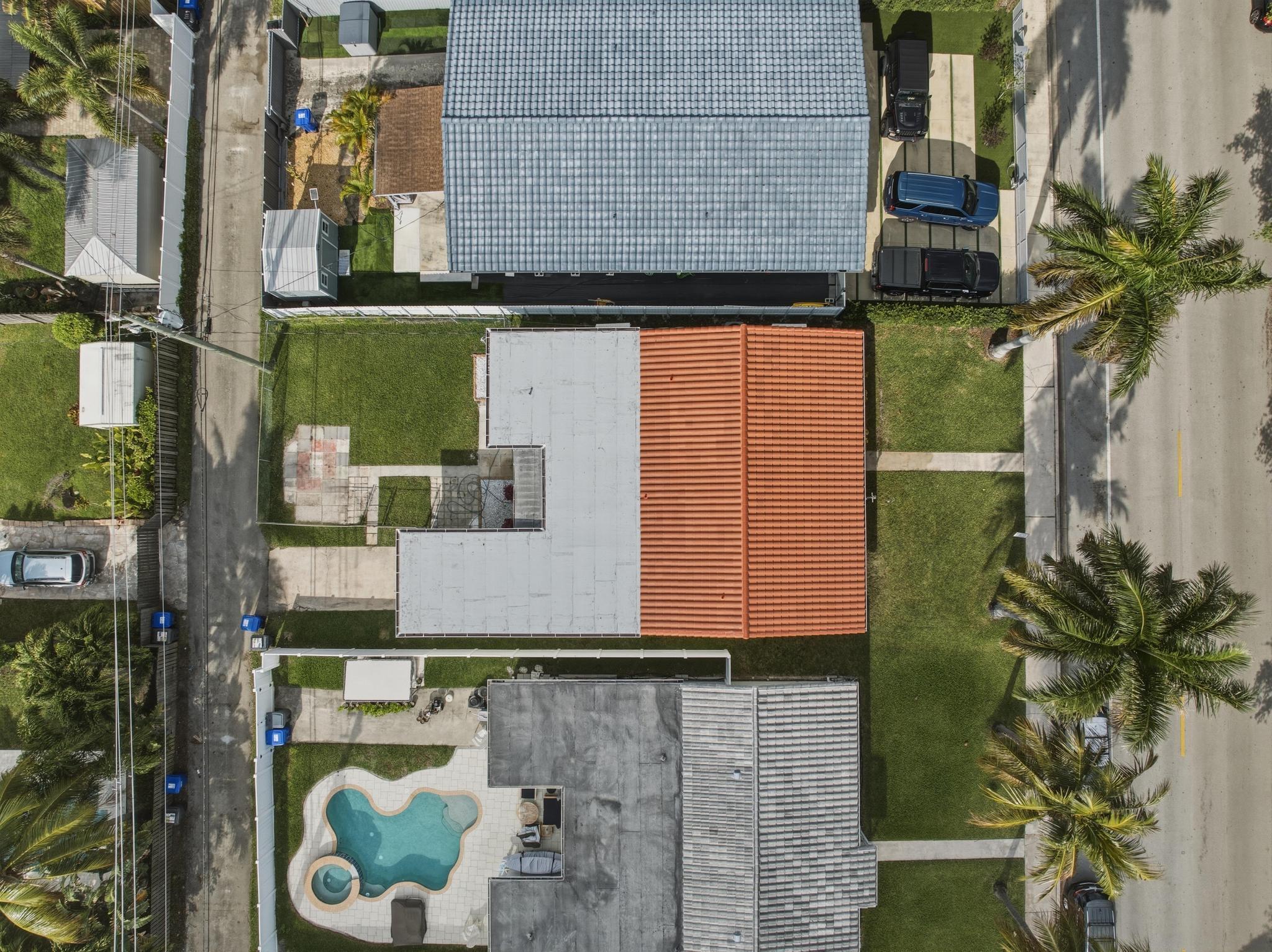 HOLLYWOOD LAKES SECTION - Residential