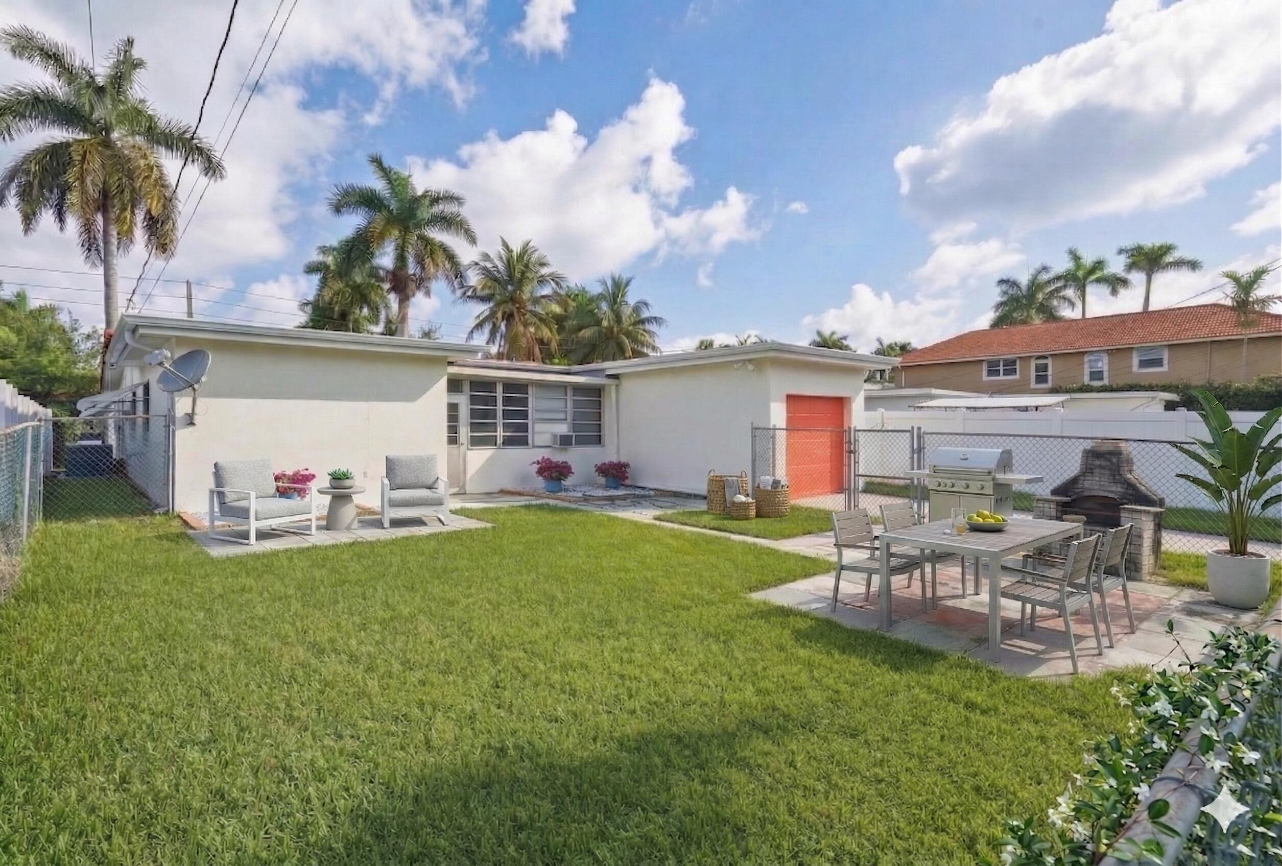 HOLLYWOOD LAKES SECTION - Residential